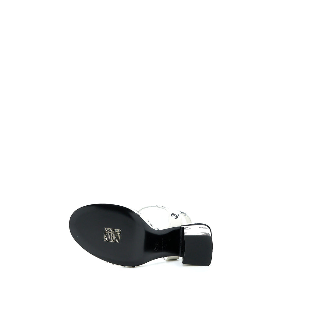 CHANEL CC LOGO LEATHER SANDAL BLACK/WHITE SHW