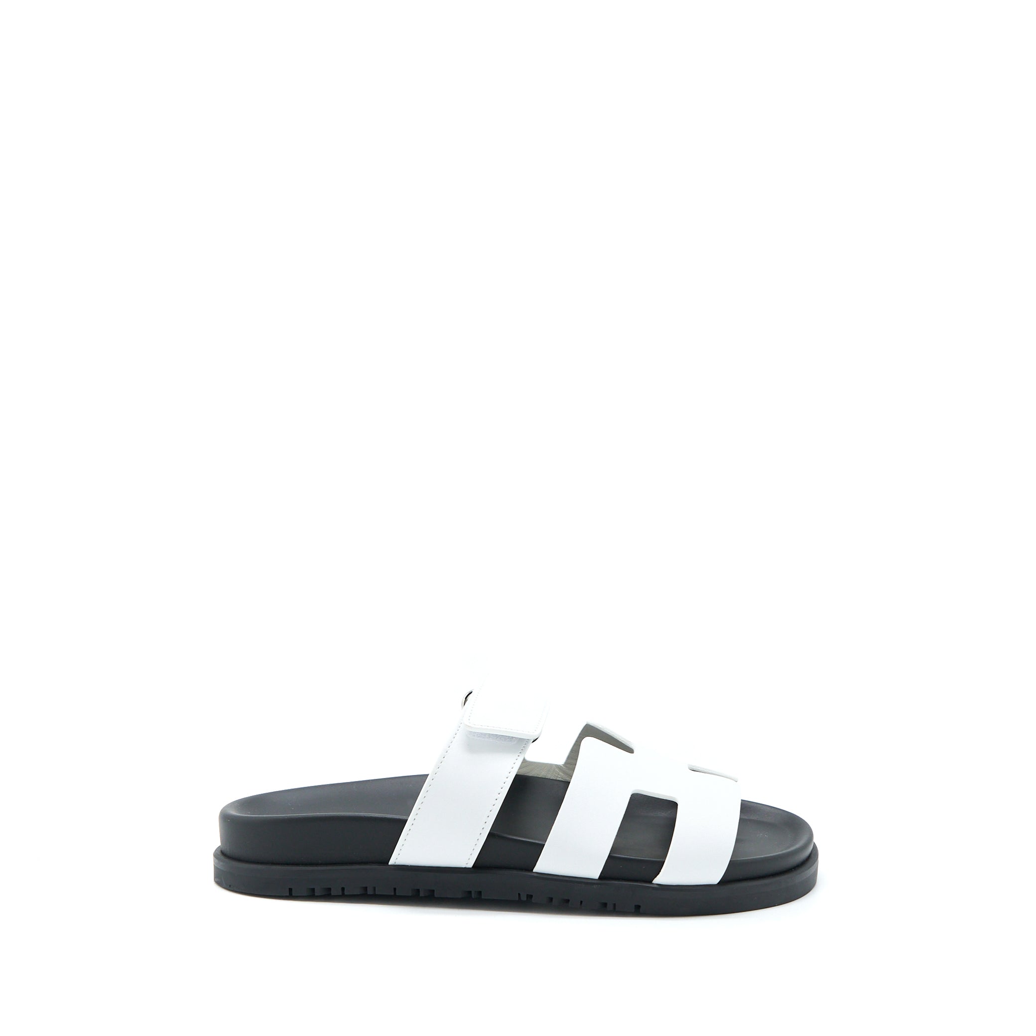 HERMES CHYPRE SANDAL CALFSKIN WHITE/BLACK