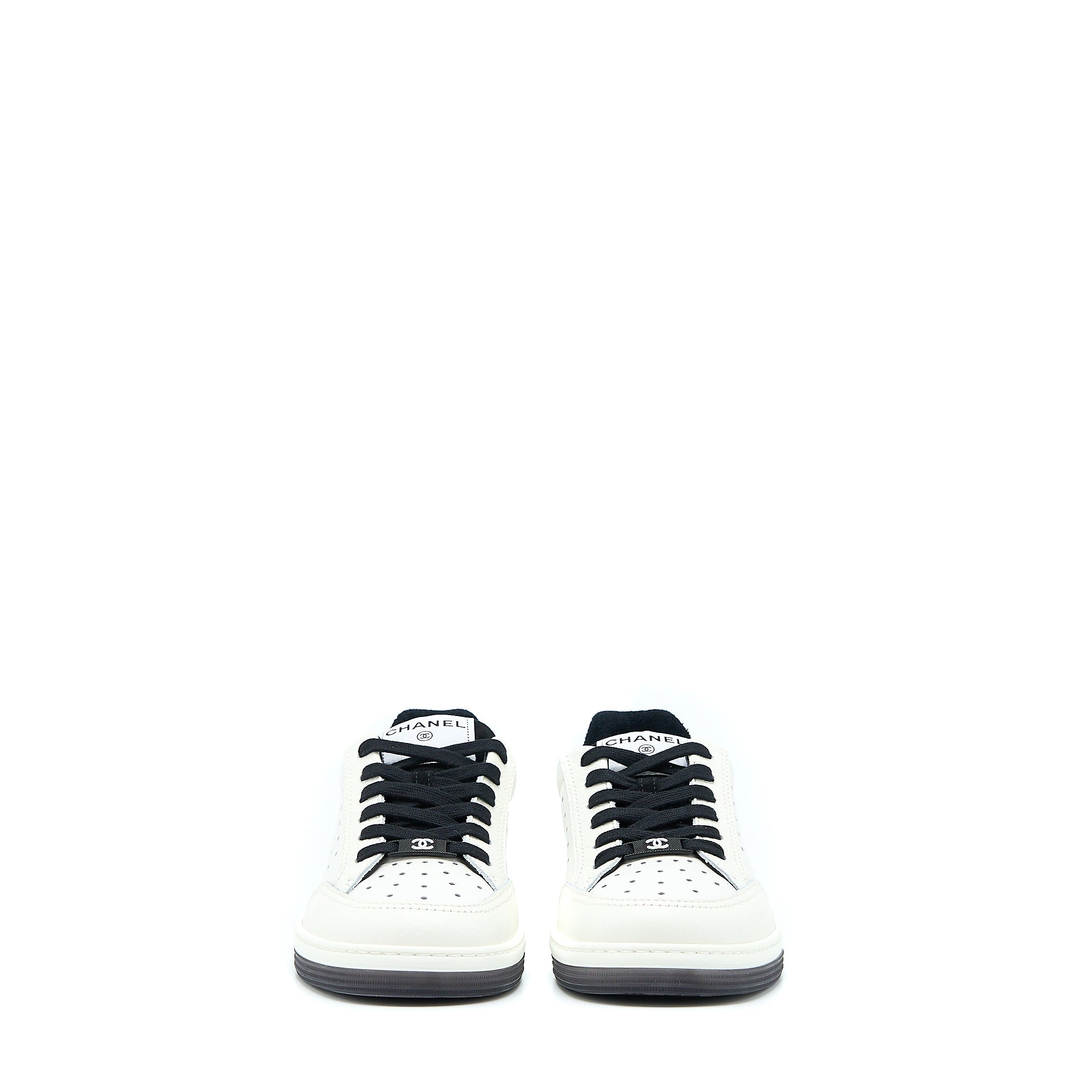 CHANEL LETTER/CC LOGO SNEAKER CALFSKIN BLACK/WHITE