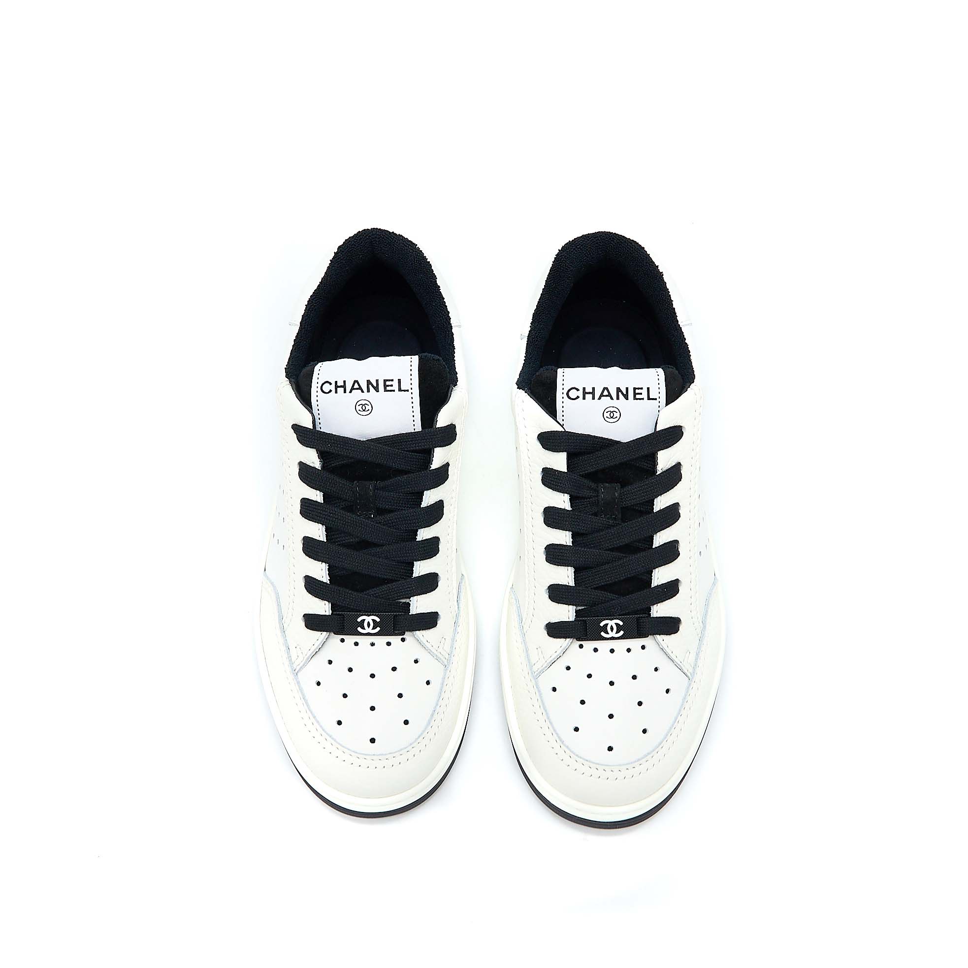 CHANEL LETTER/CC LOGO SNEAKER CALFSKIN BLACK/WHITE