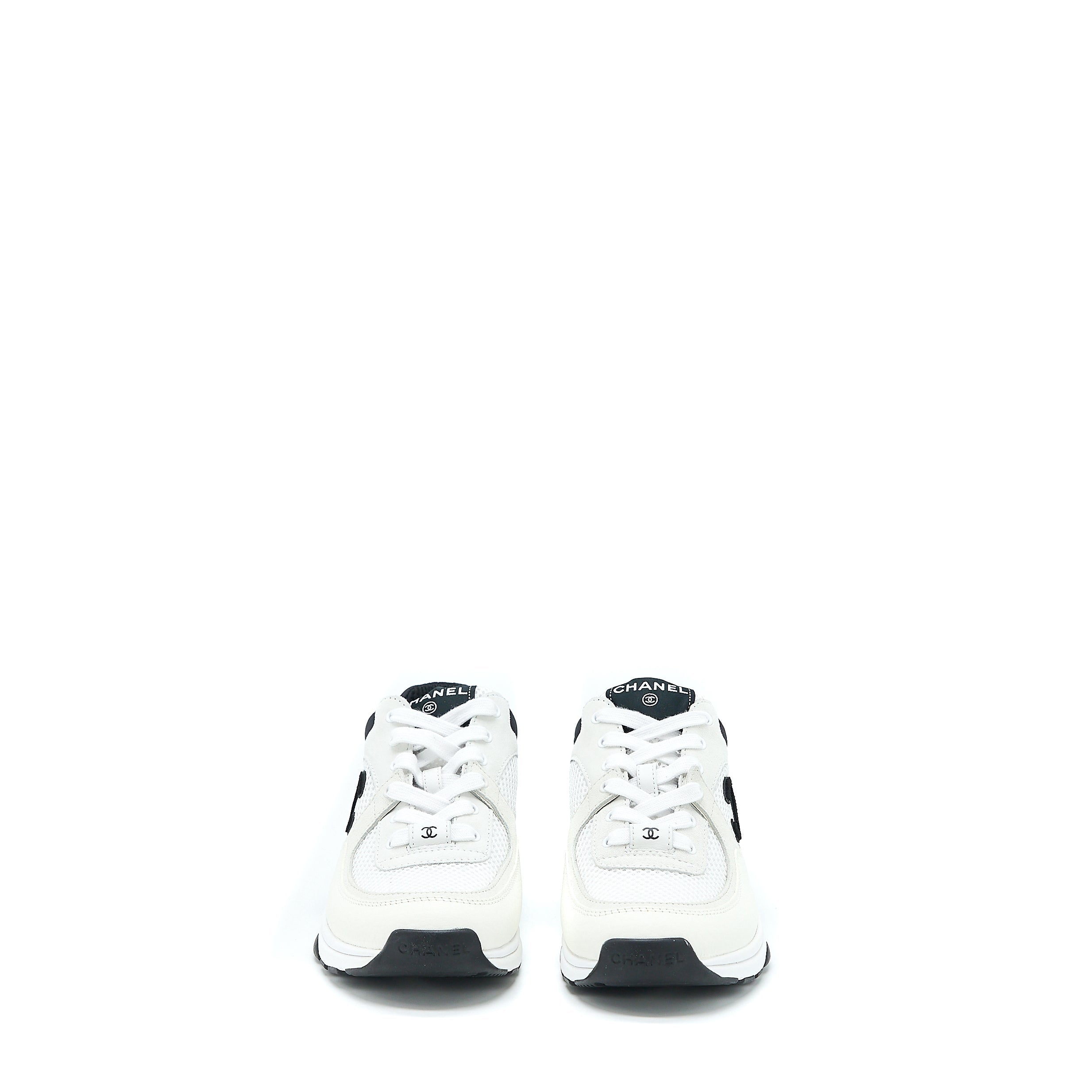 CHANEL CC LOGO SNEAKER CALFSKIN/SUEDE BLACK/WHITE