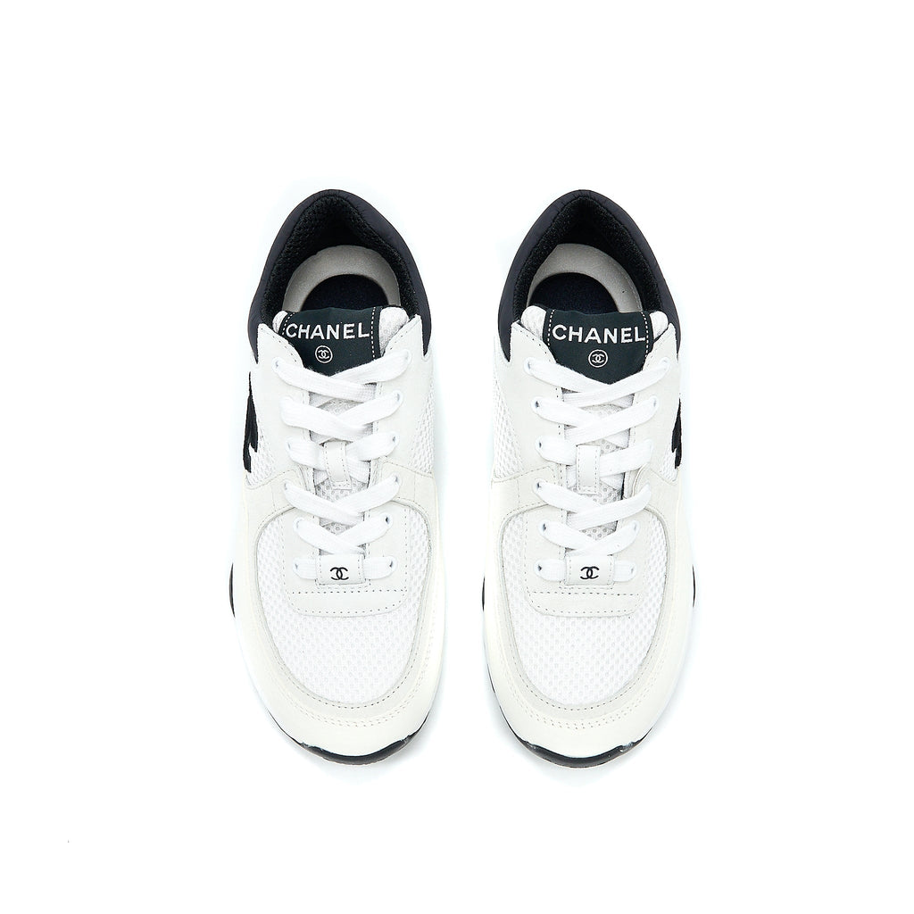 CHANEL CC LOGO SNEAKER CALFSKIN/SUEDE BLACK/WHITE