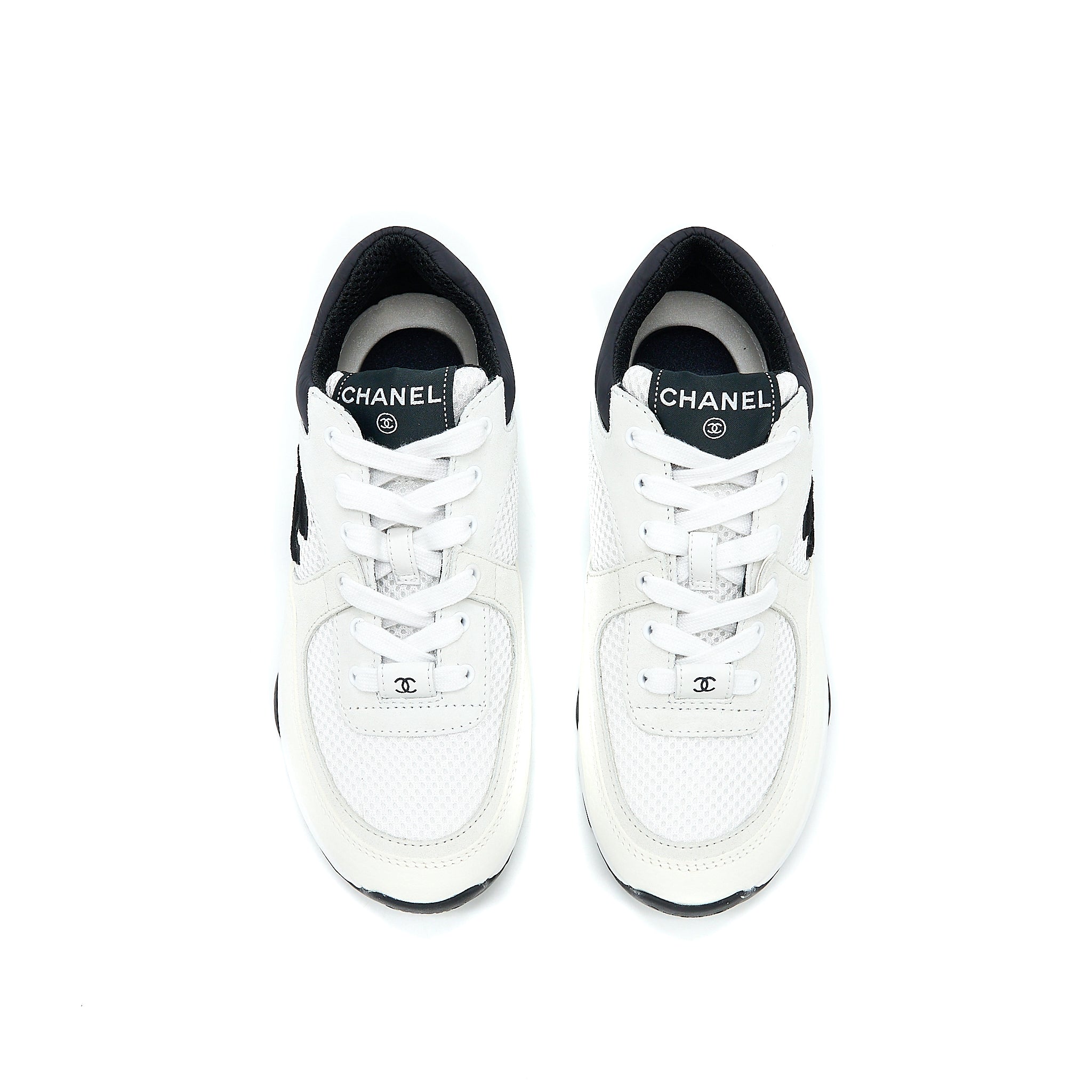 CHANEL CC LOGO SNEAKER CALFSKIN/SUEDE BLACK/WHITE