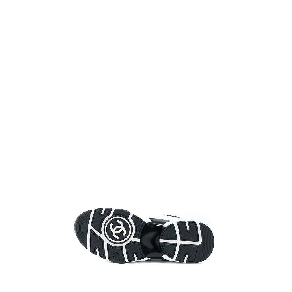 CHANEL CC LOGO SNEAKER CALFSKIN/SUEDE BLACK/WHITE