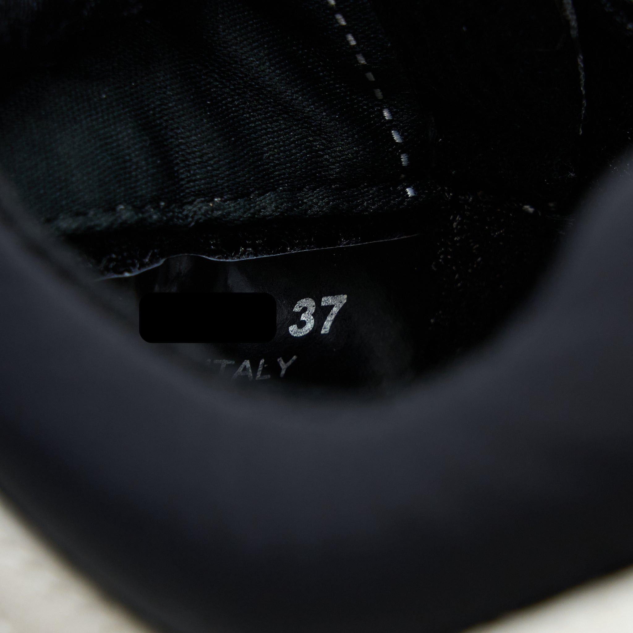 CHANEL CC LOGO SNEAKER CALFSKIN/SUEDE BLACK/WHITE
