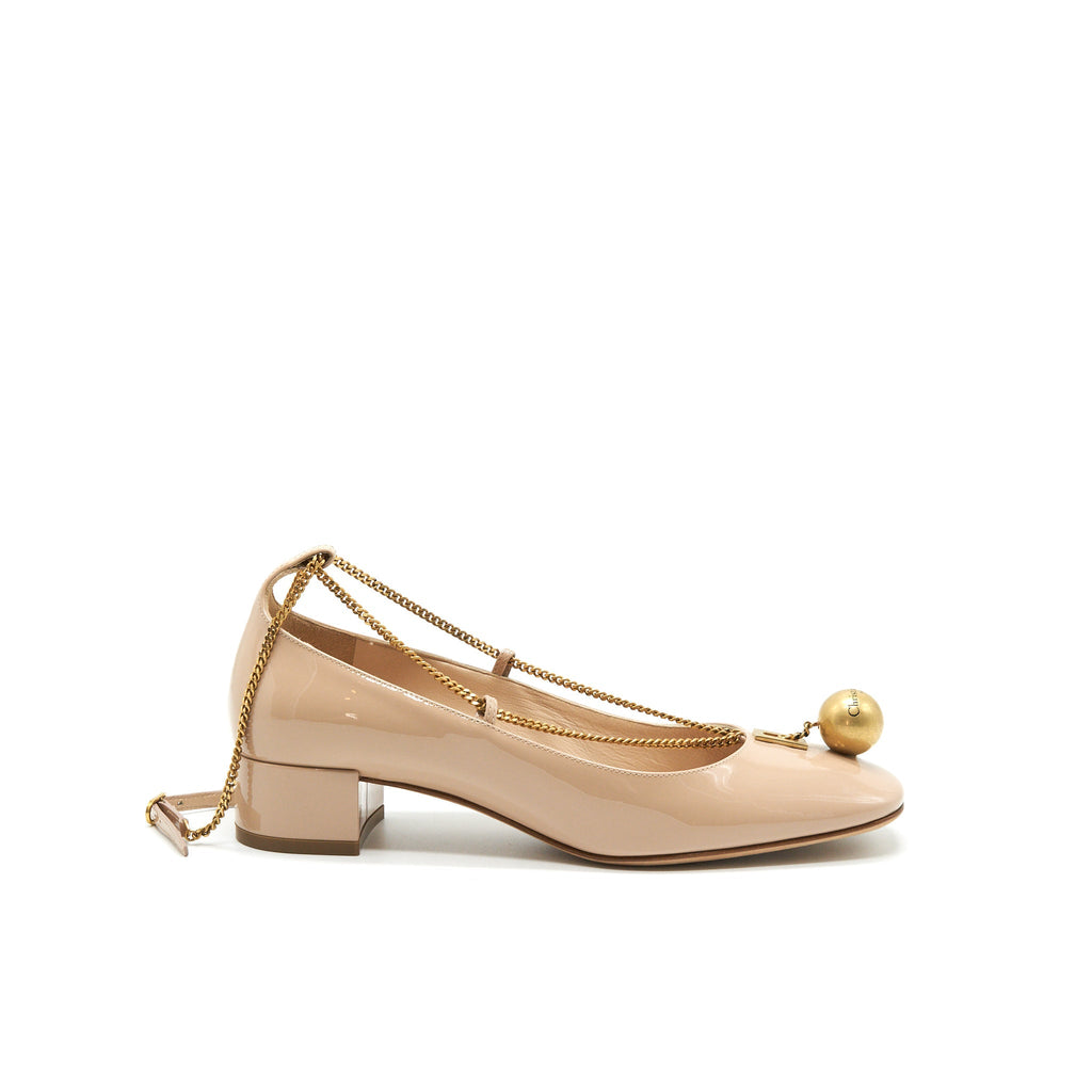 CHRISTIAN DIOR PATENT LEATHER PUMPS IN BEIGE