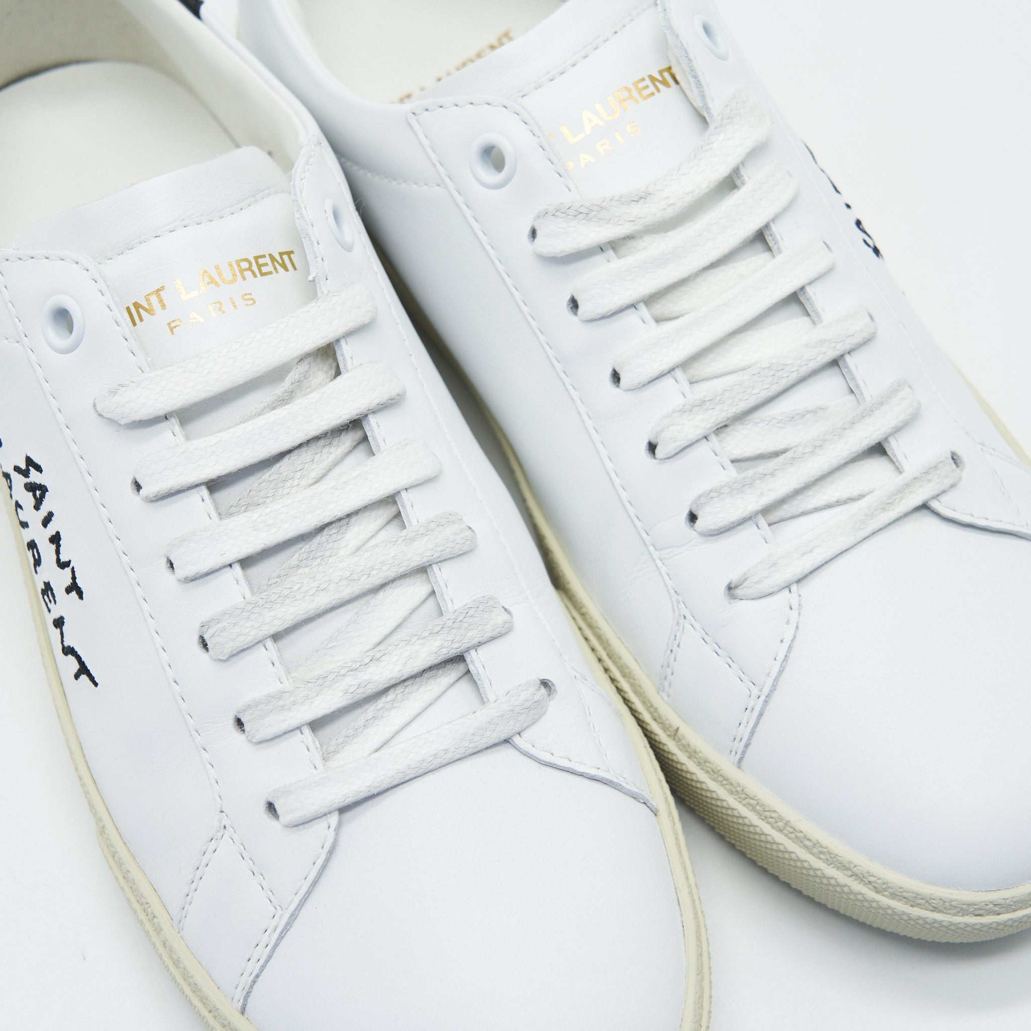 SAINT LAURENT COURT CLASSIC LOW TOP LEATHER SNEAKERS