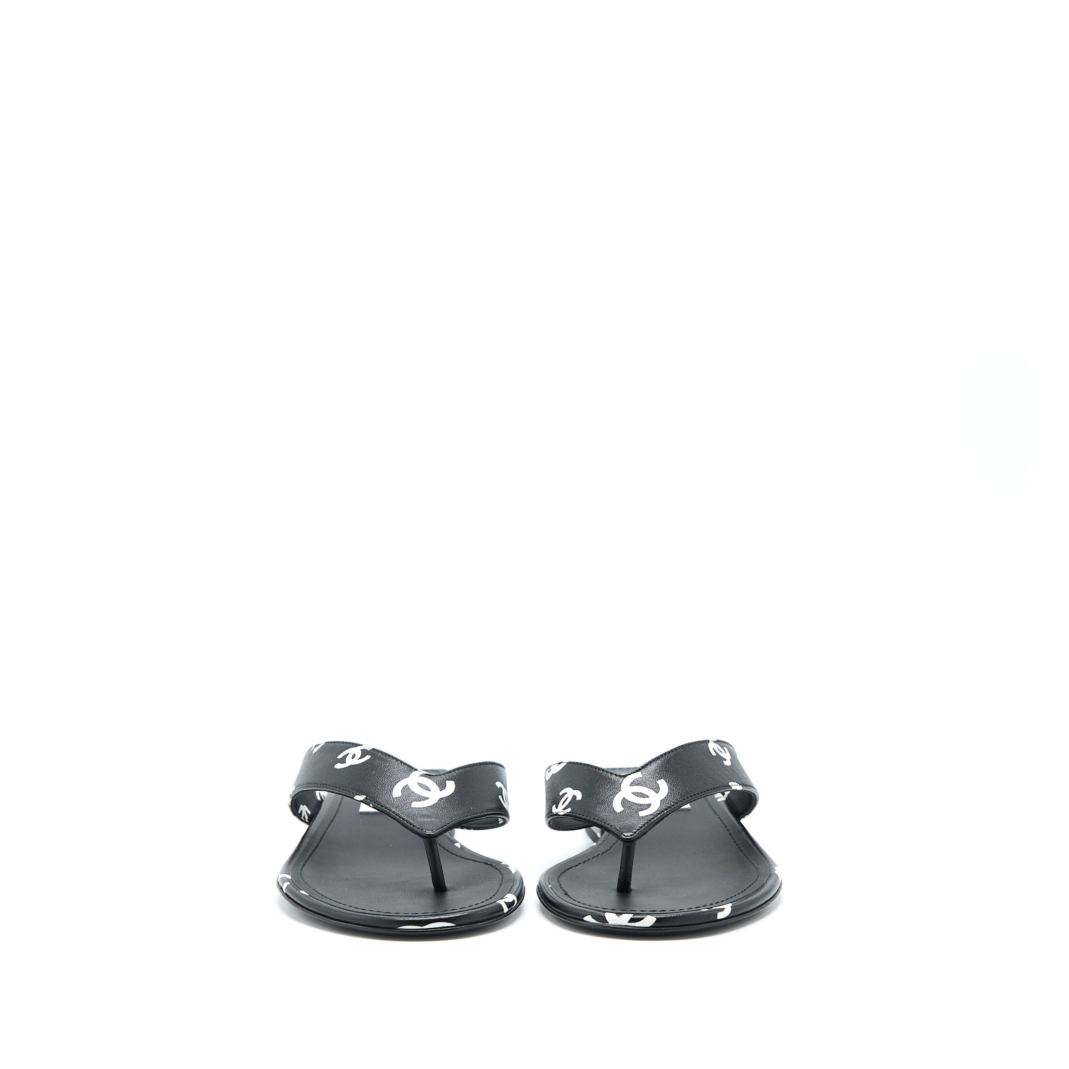 CHANEL 22S CC LOGO FLIP FLOPS PRINTED LAMBSKIN BLACK/WHITE
