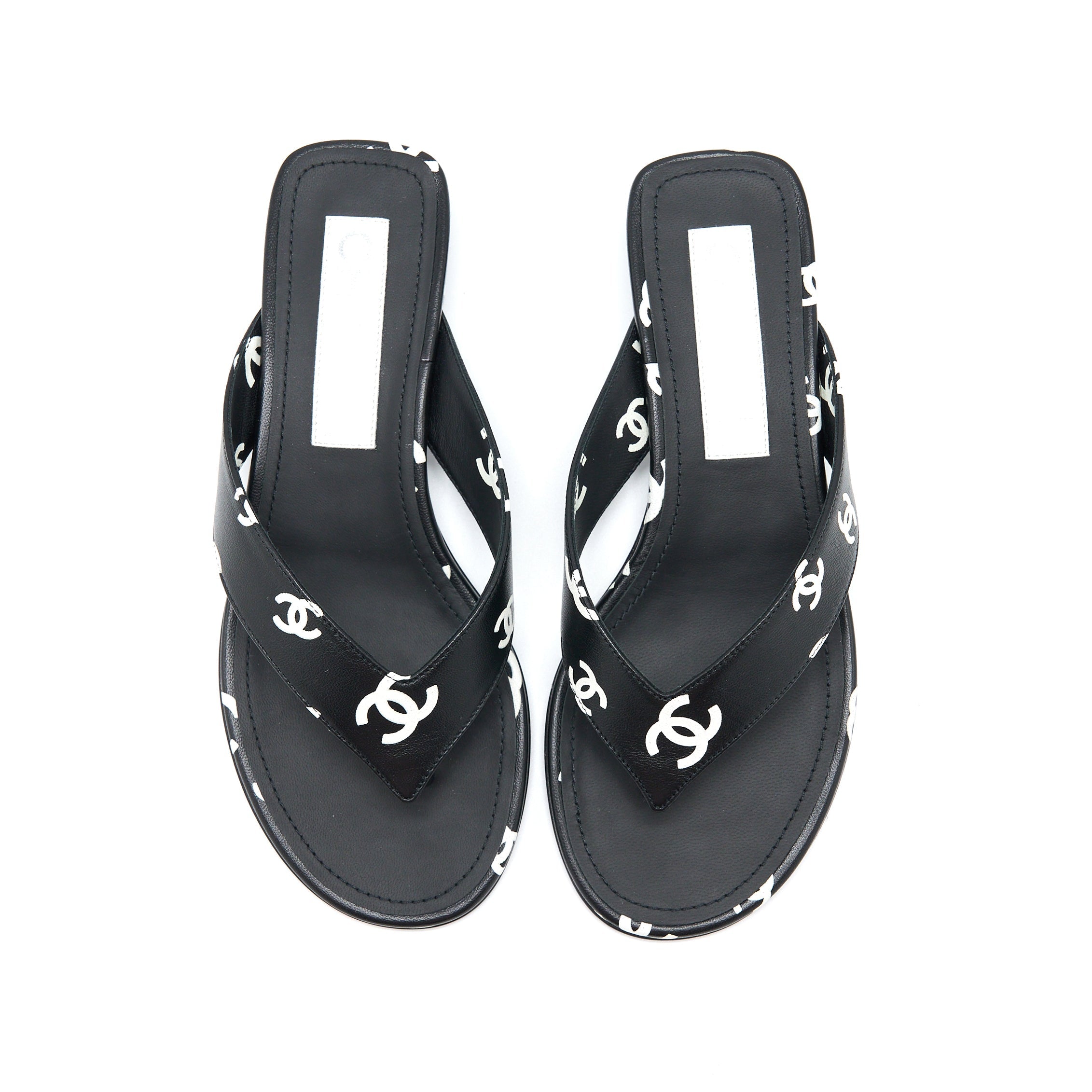 CHANEL 22S CC LOGO FLIP FLOPS PRINTED LAMBSKIN BLACK/WHITE