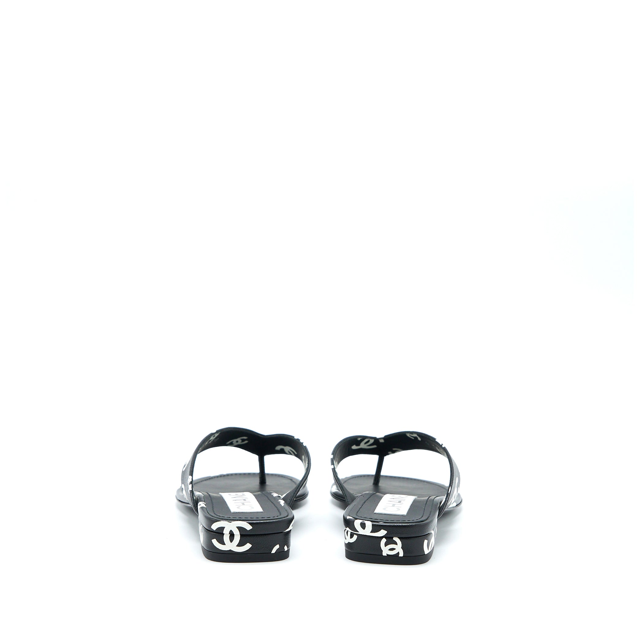 CHANEL 22S CC LOGO FLIP FLOPS PRINTED LAMBSKIN BLACK/WHITE