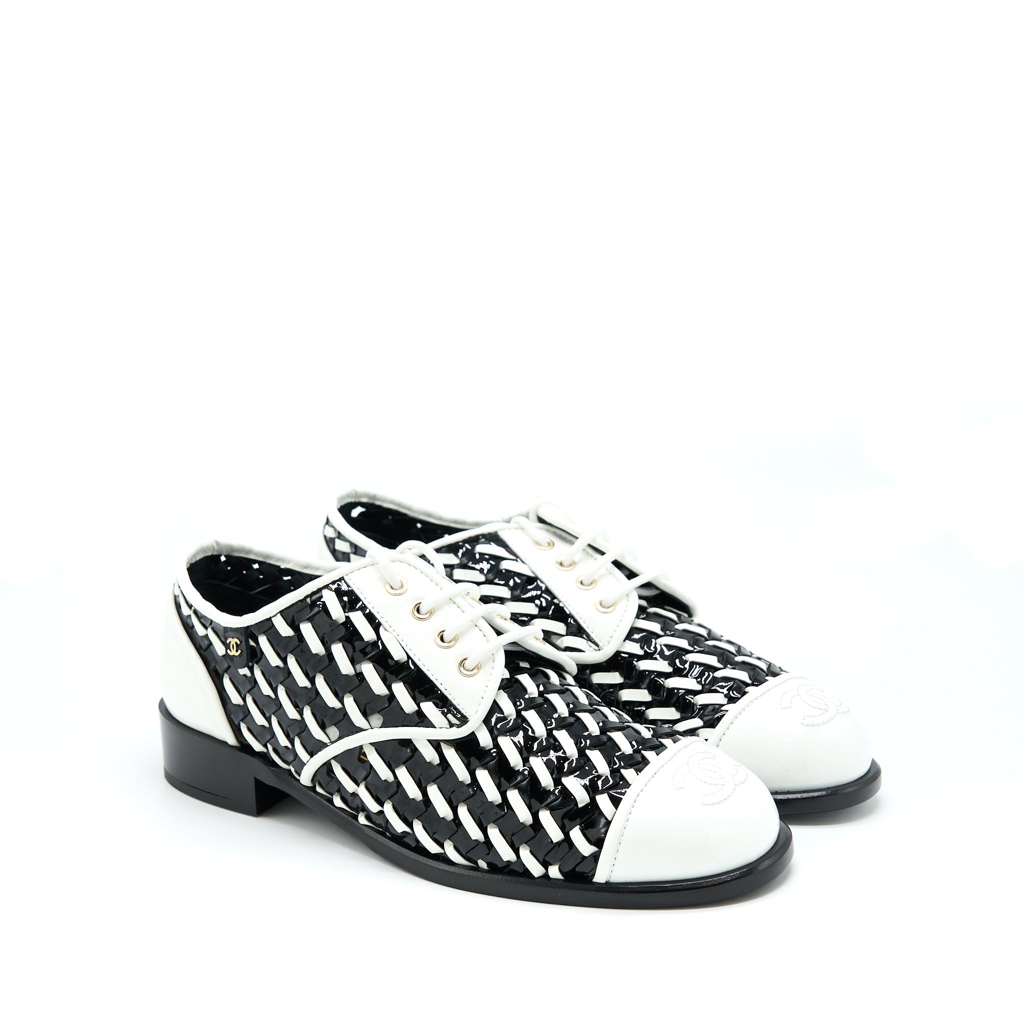 CHANEL PATENT BLACK/WHITE LOAFER