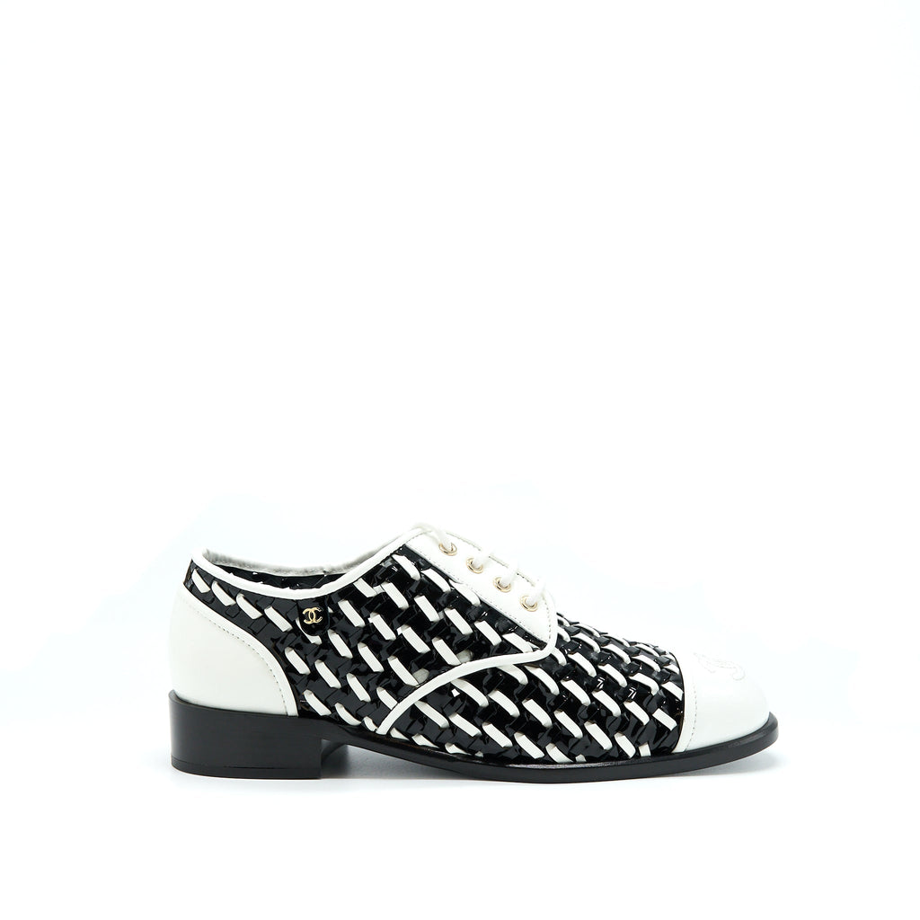CHANEL PATENT BLACK/WHITE LOAFER