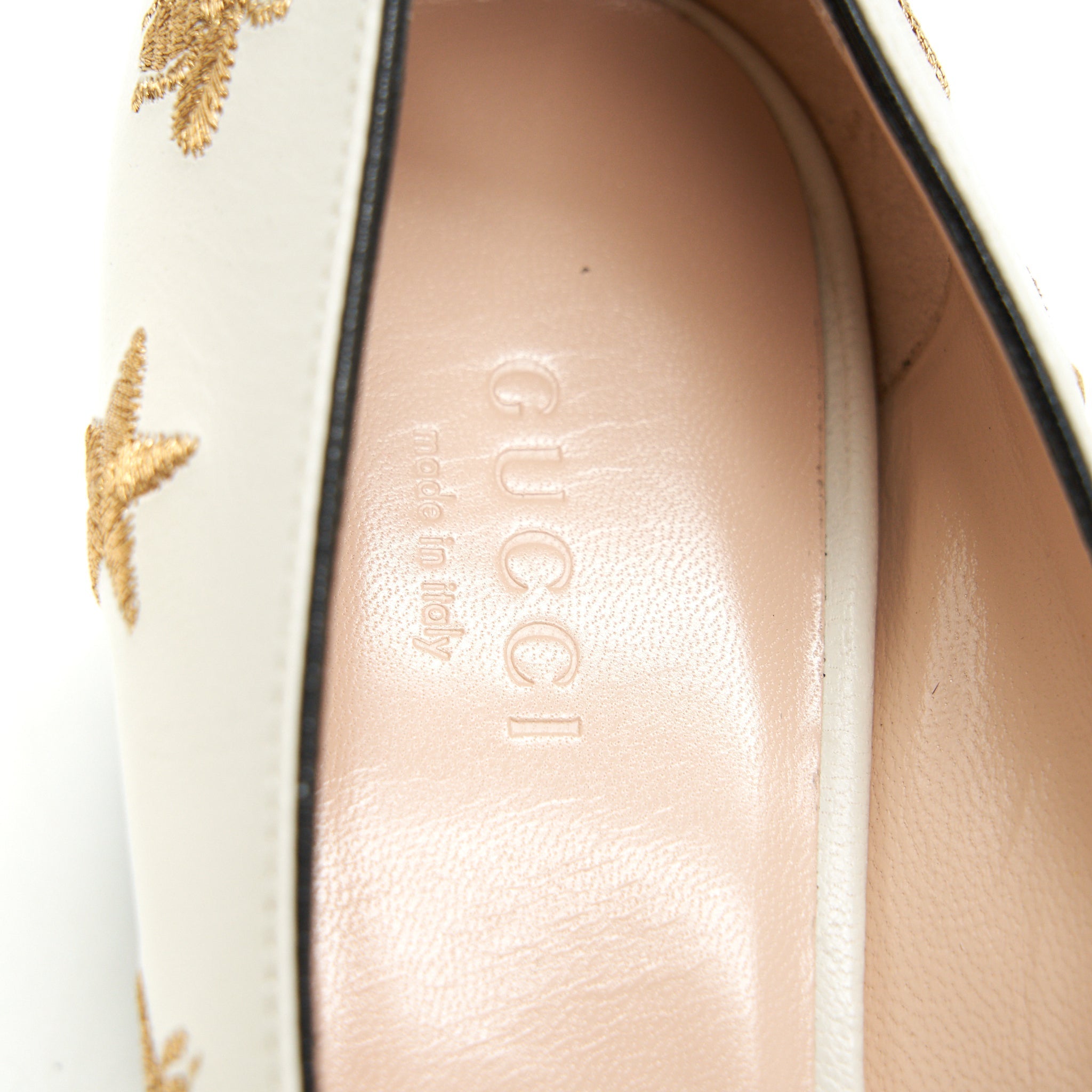 GUCCI EMBROIDERED MARMONT PUMPS IN WHITE