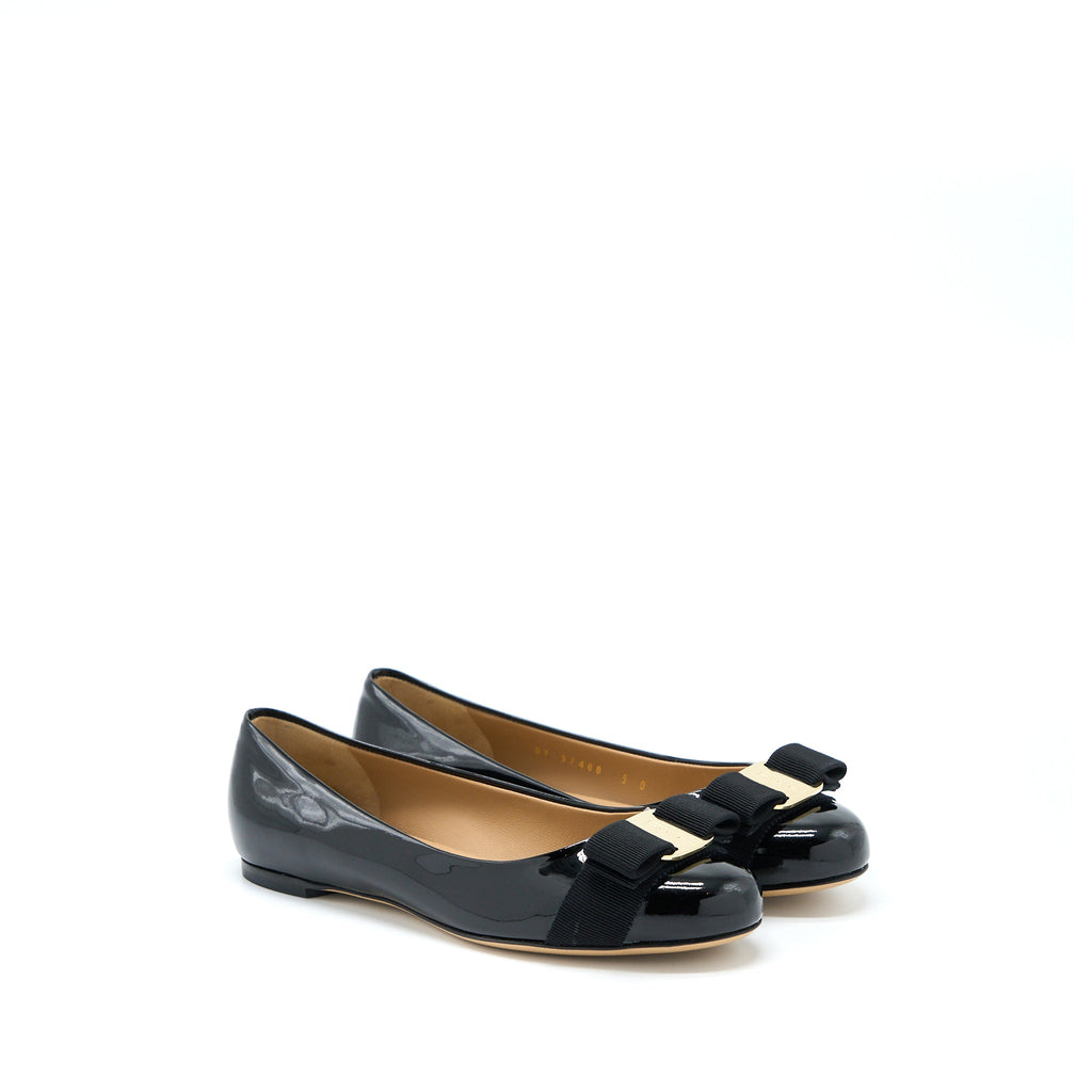 SALVATORE FERRAGAMO 5D VARUNA BALLET FLATS PATENT BLACK GHW