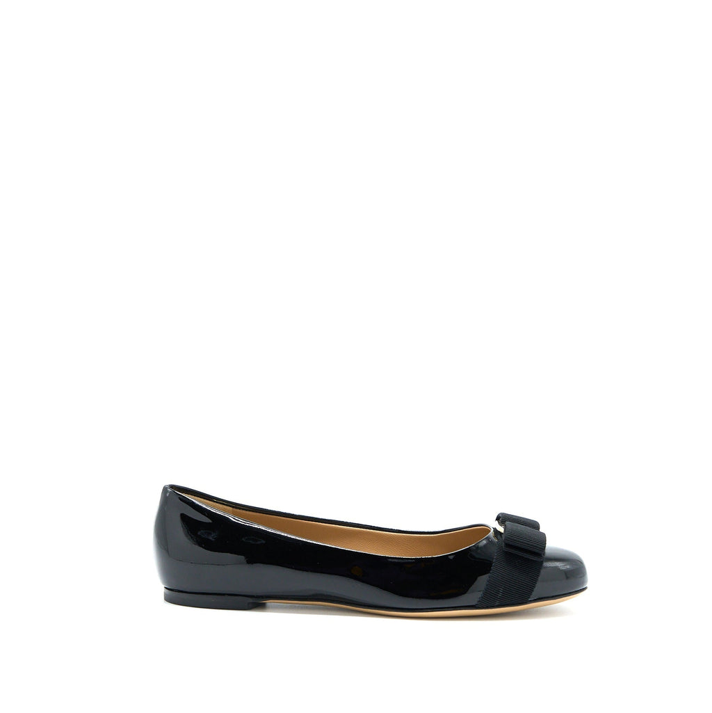 SALVATORE FERRAGAMO 5D VARUNA BALLET FLATS PATENT BLACK GHW