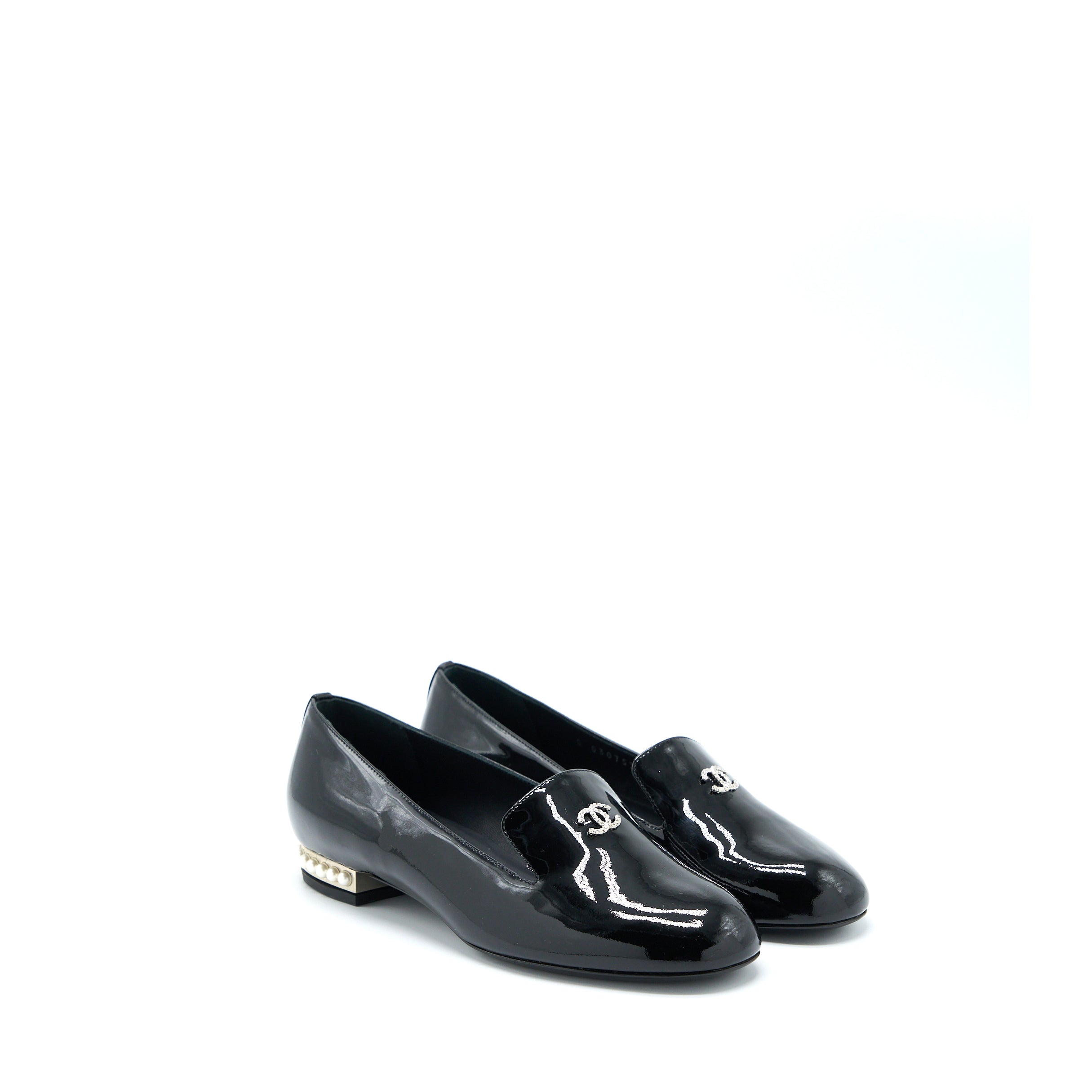 CHANEL LOAFER WITH PEARL/PATENT BLACK SHW