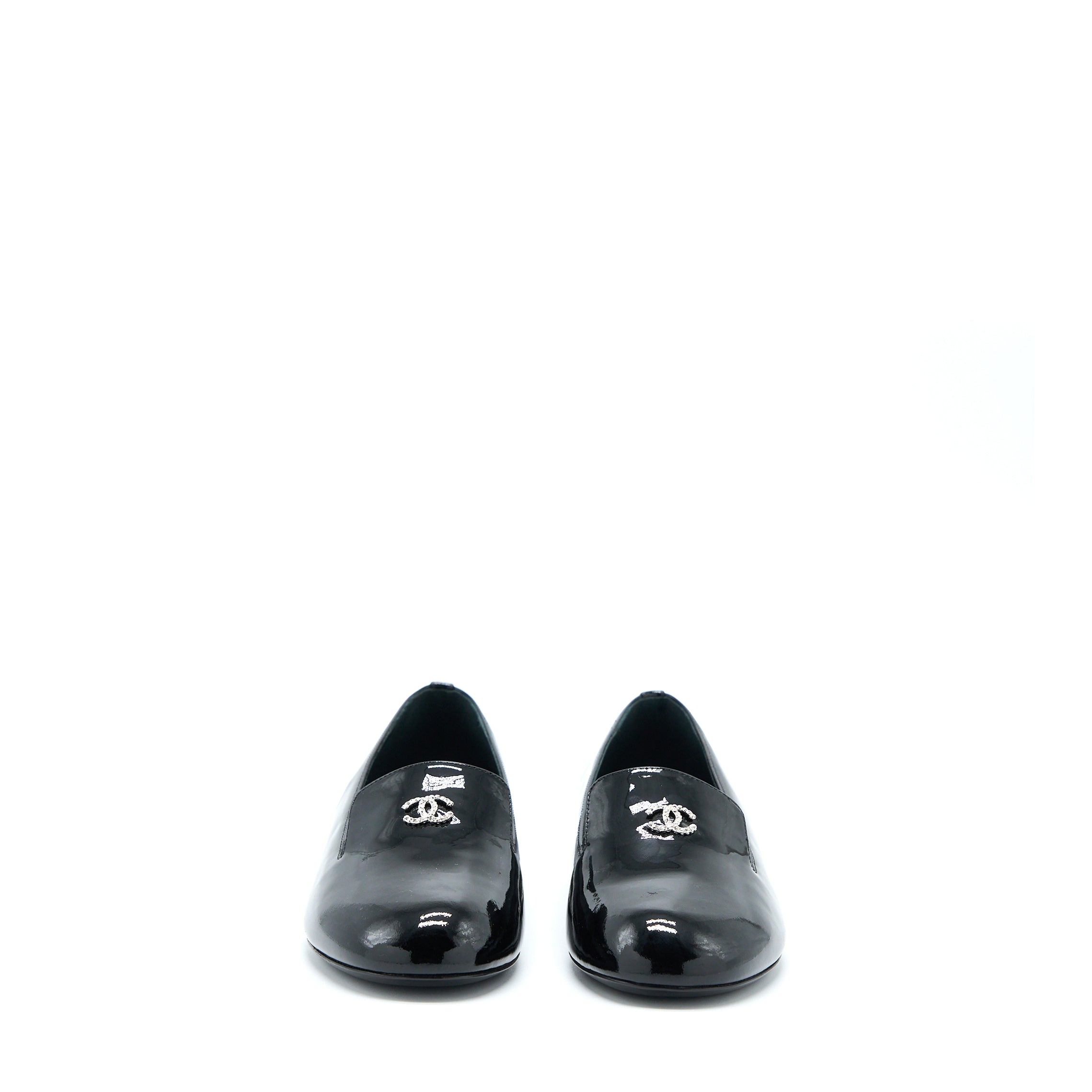 CHANEL LOAFER WITH PEARL/PATENT BLACK SHW