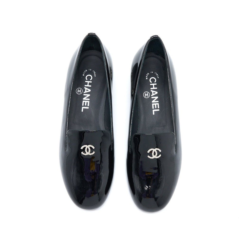 CHANEL LOAFER WITH PEARL/PATENT BLACK SHW