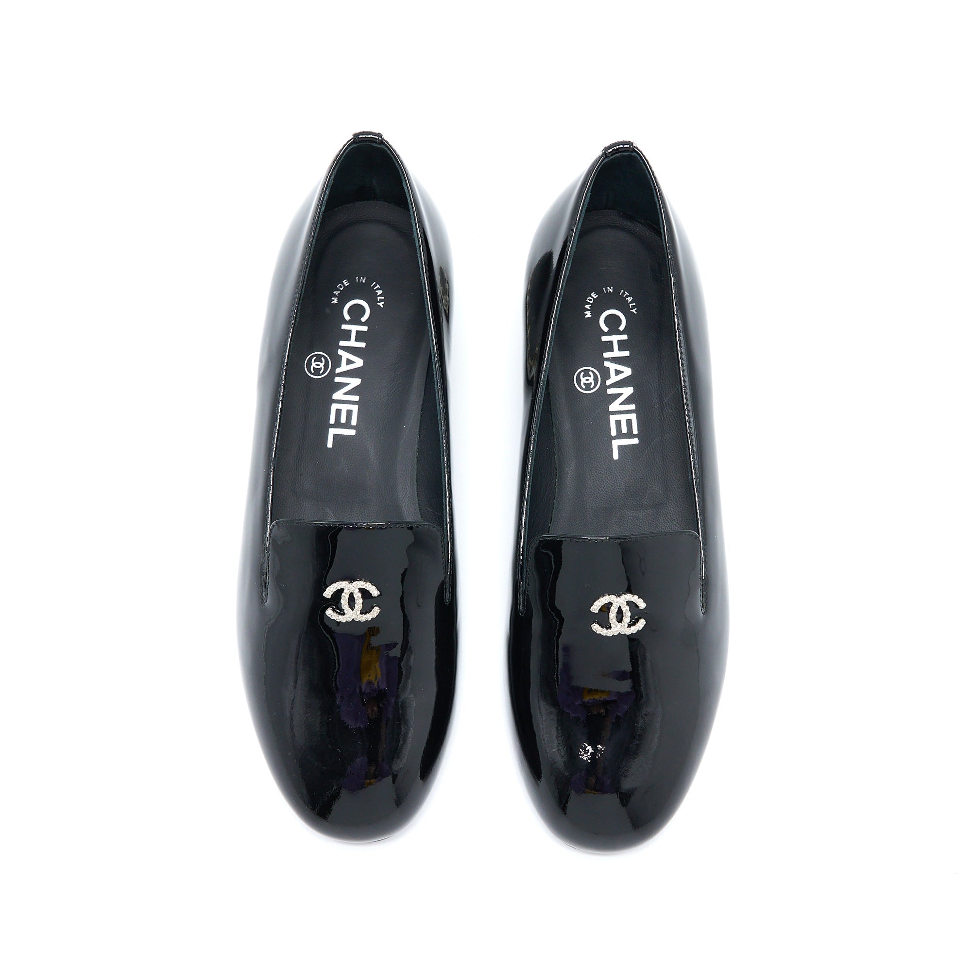 CHANEL LOAFER WITH PEARL/PATENT BLACK SHW