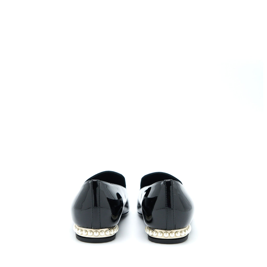 CHANEL LOAFER WITH PEARL/PATENT BLACK SHW