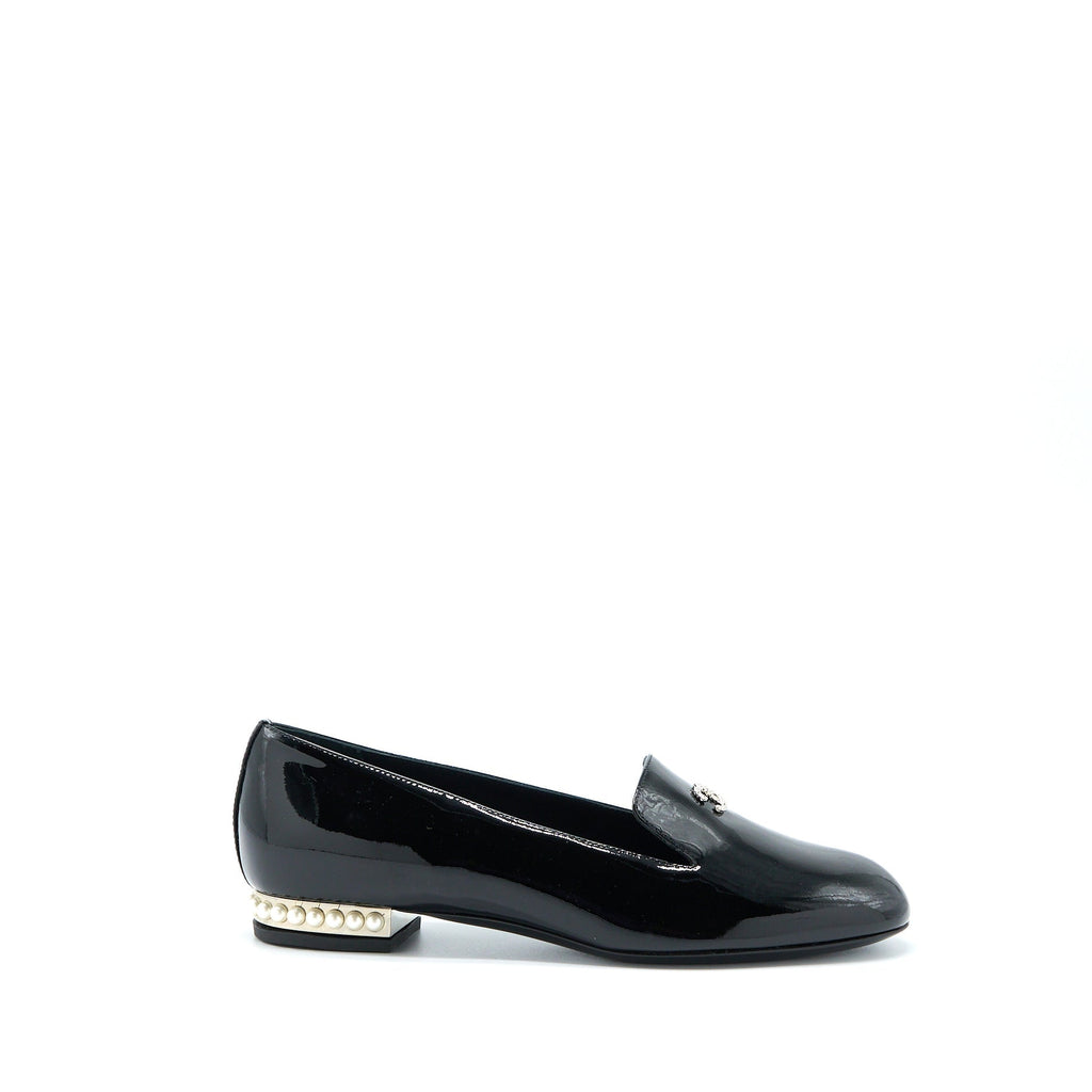 CHANEL LOAFER WITH PEARL/PATENT BLACK SHW