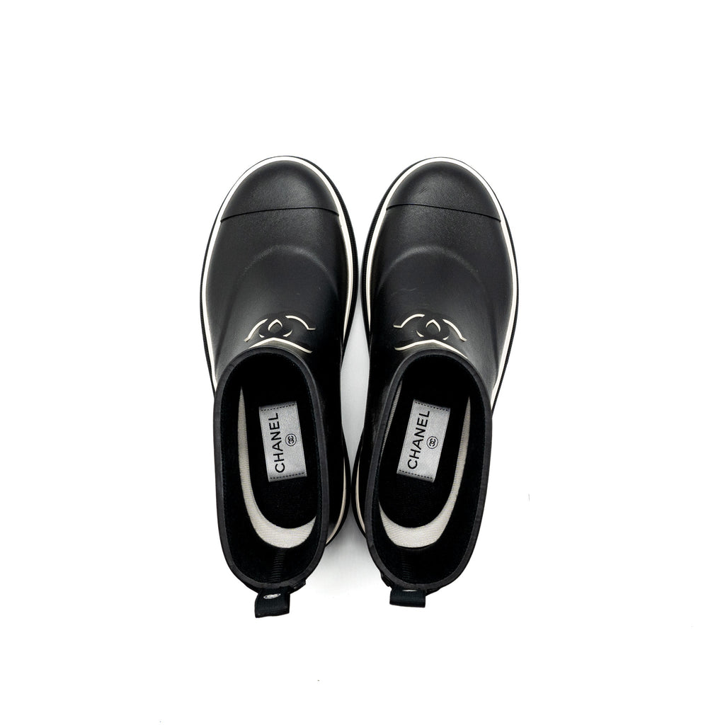 CHANEL RUBBER ANKLE BOOTS BLACK/ WHITE