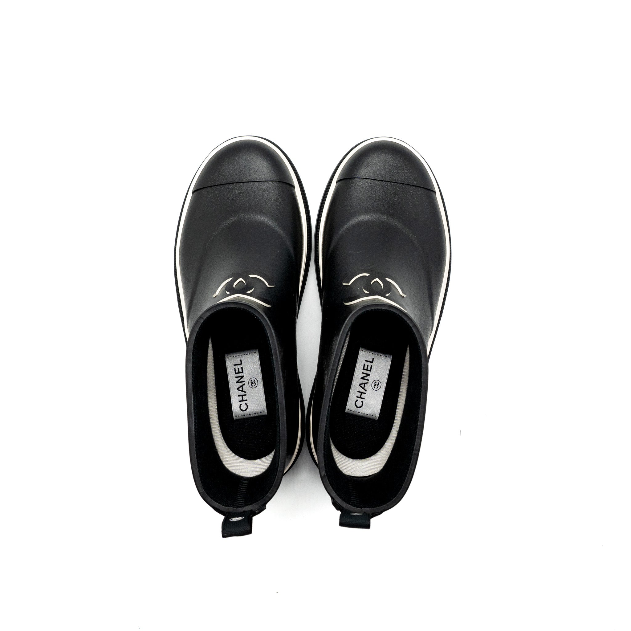 CHANEL RUBBER ANKLE BOOTS BLACK/ WHITE