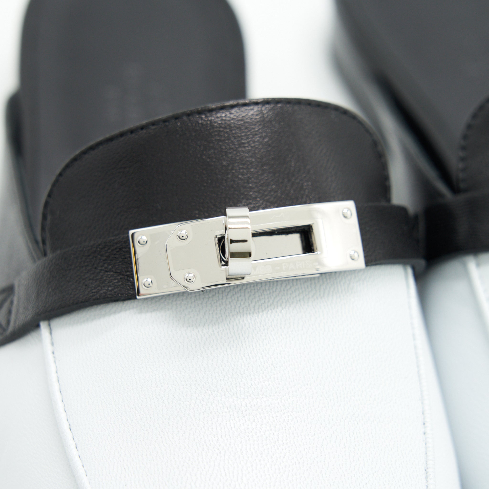 HERMES OZ MULE BLANC / NOIR