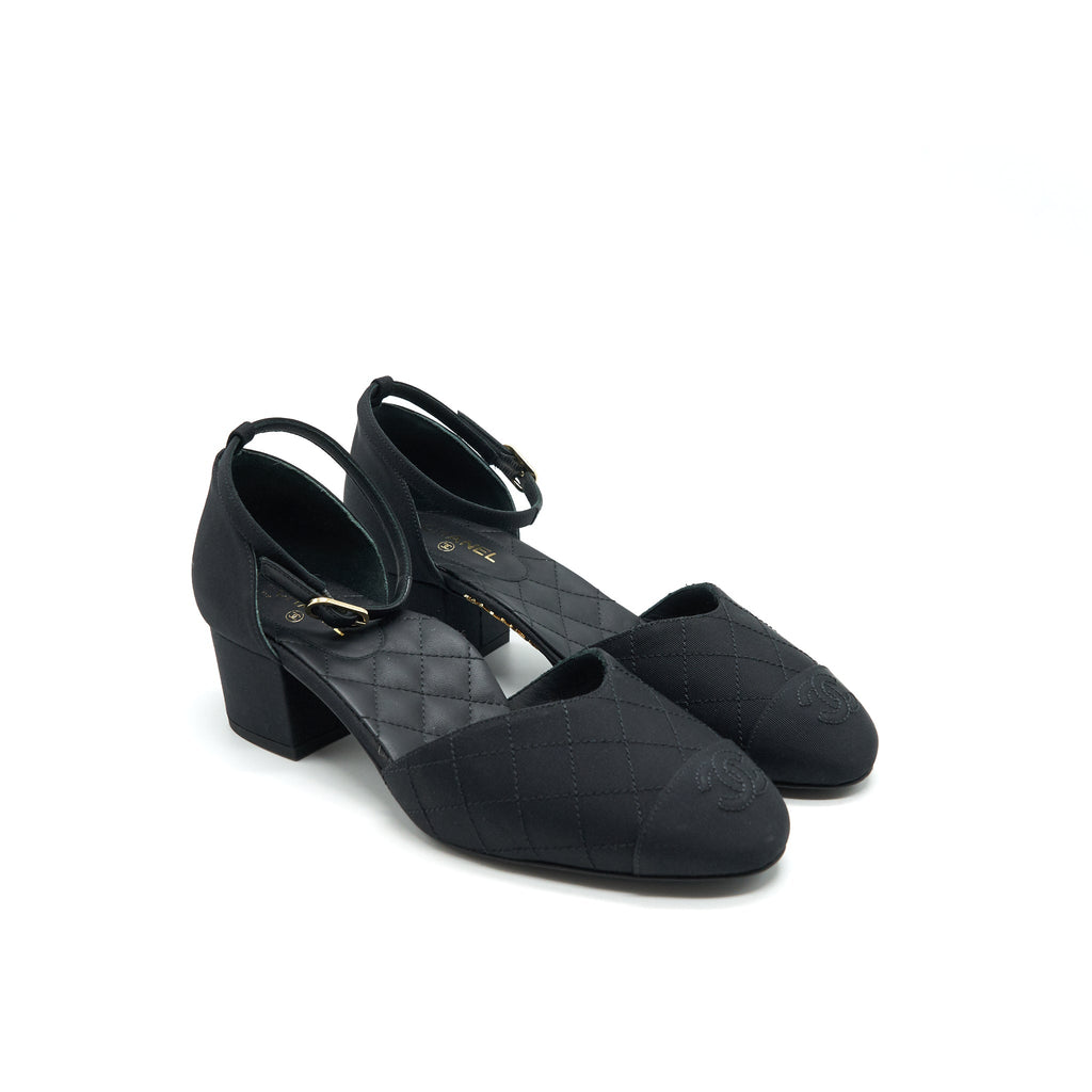 CHANEL BLACK LOW HEEL PUMPS