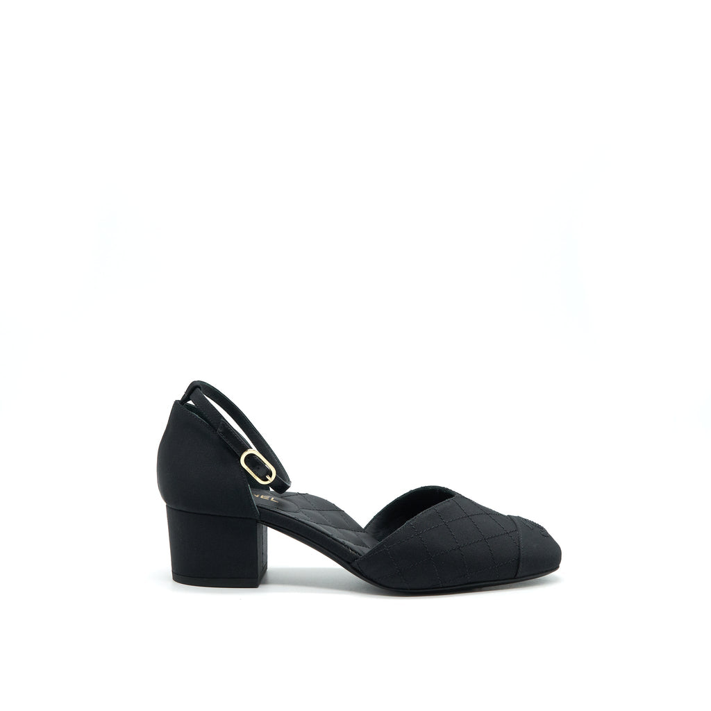 CHANEL BLACK LOW HEEL PUMPS