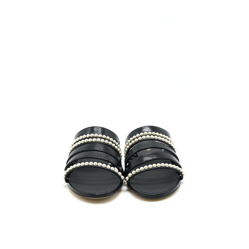 CHANEL LEATHER AND PEARL SANDAL BLACK