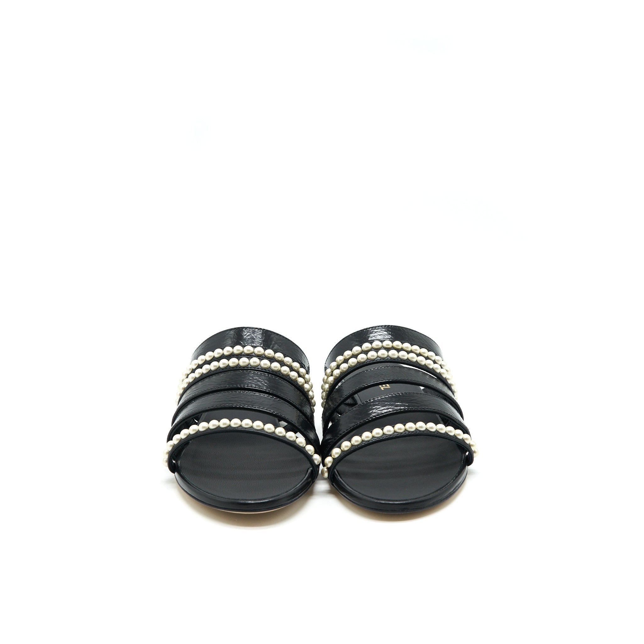 CHANEL LEATHER AND PEARL SANDAL BLACK