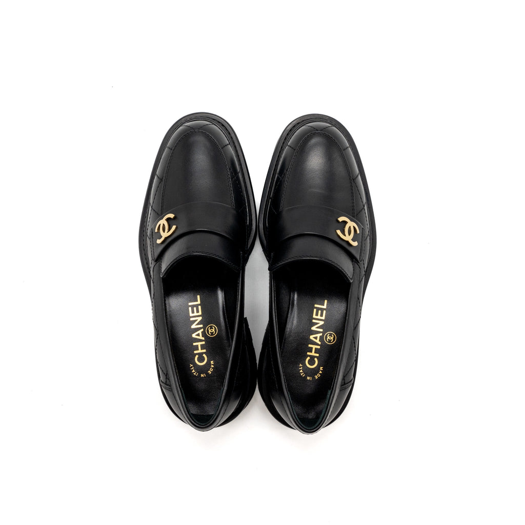 CHANEL CC LOGO LOAFER BLACK GHW