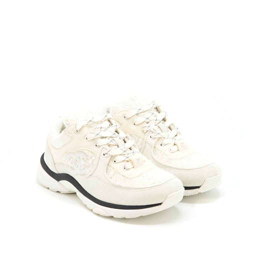 CHANEL SNEAKERS WHITE ( RUN SMALL）