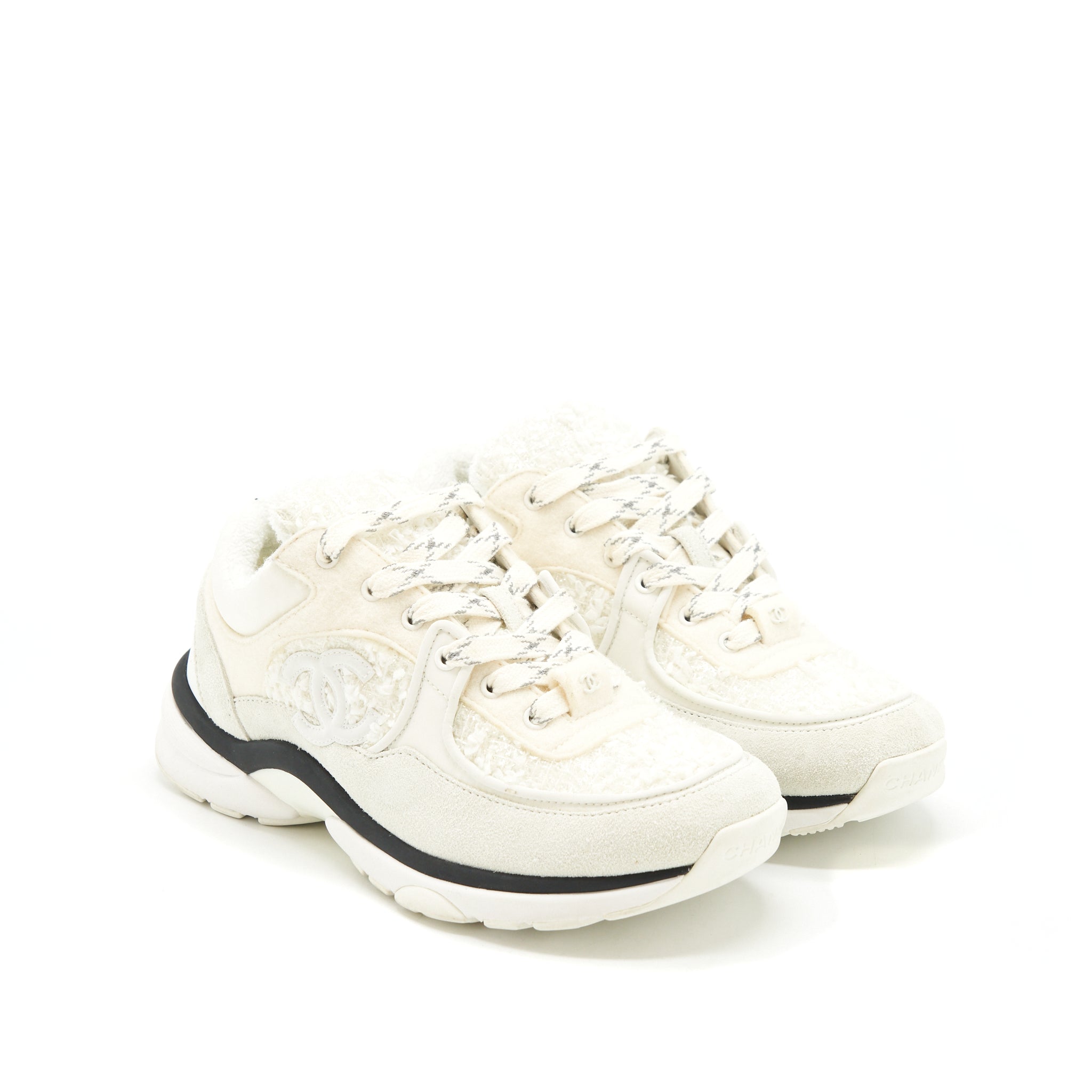 CHANEL SNEAKERS WHITE ( RUN SMALL）