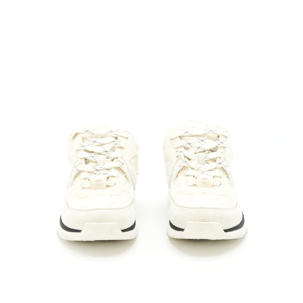 CHANEL SNEAKERS WHITE ( RUN SMALL）