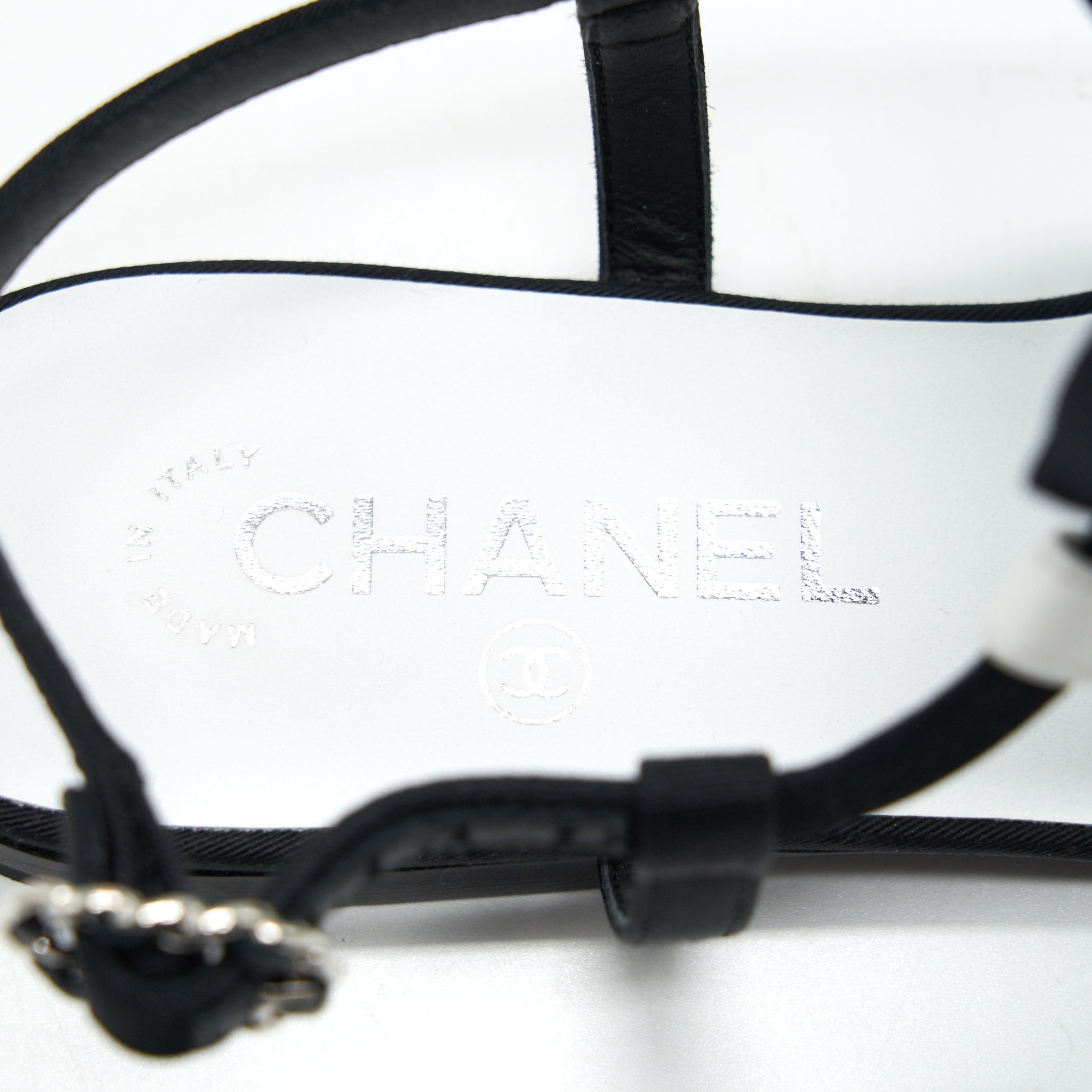 CHANEL SLINGBACK FLATS WITH RIBBONS WHITE AND BLACK