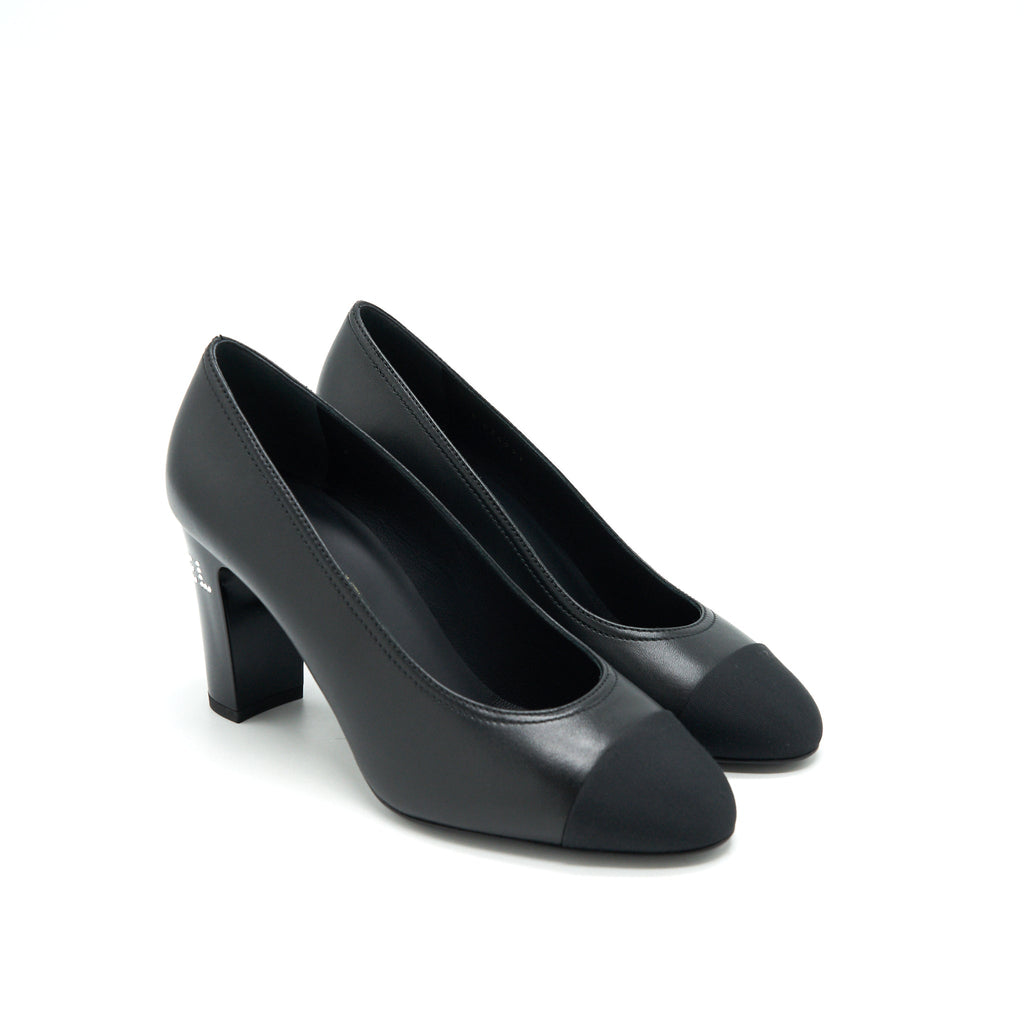 CHANEL PUMP SHOES BLACK WITH LETTER ON HEEL