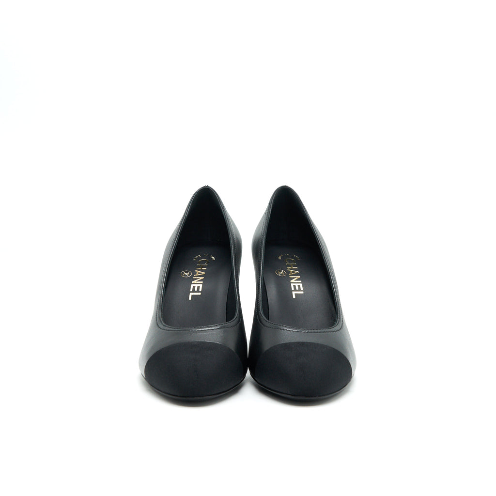 CHANEL PUMP SHOES BLACK WITH LETTER ON HEEL
