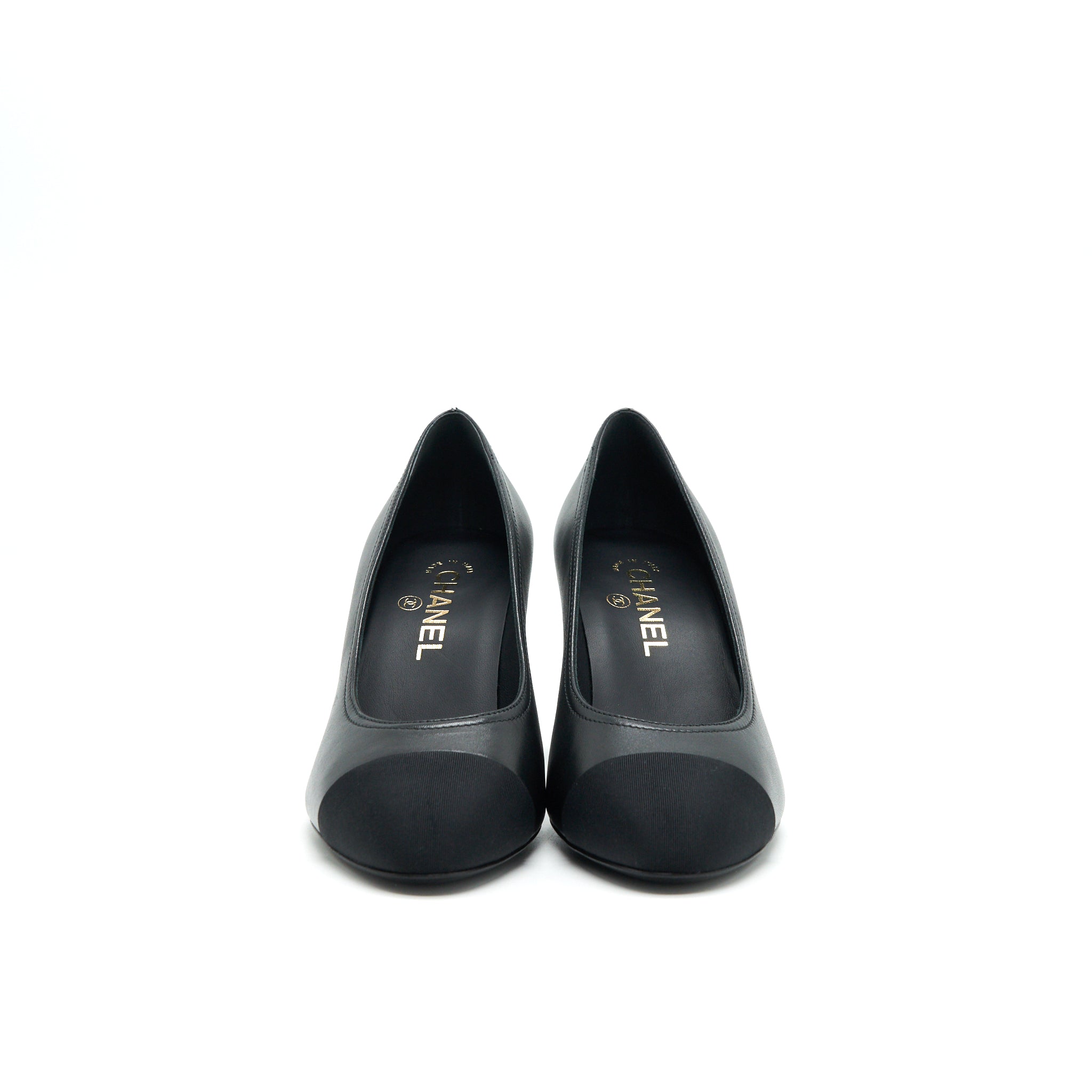 CHANEL PUMP SHOES BLACK WITH LETTER ON HEEL
