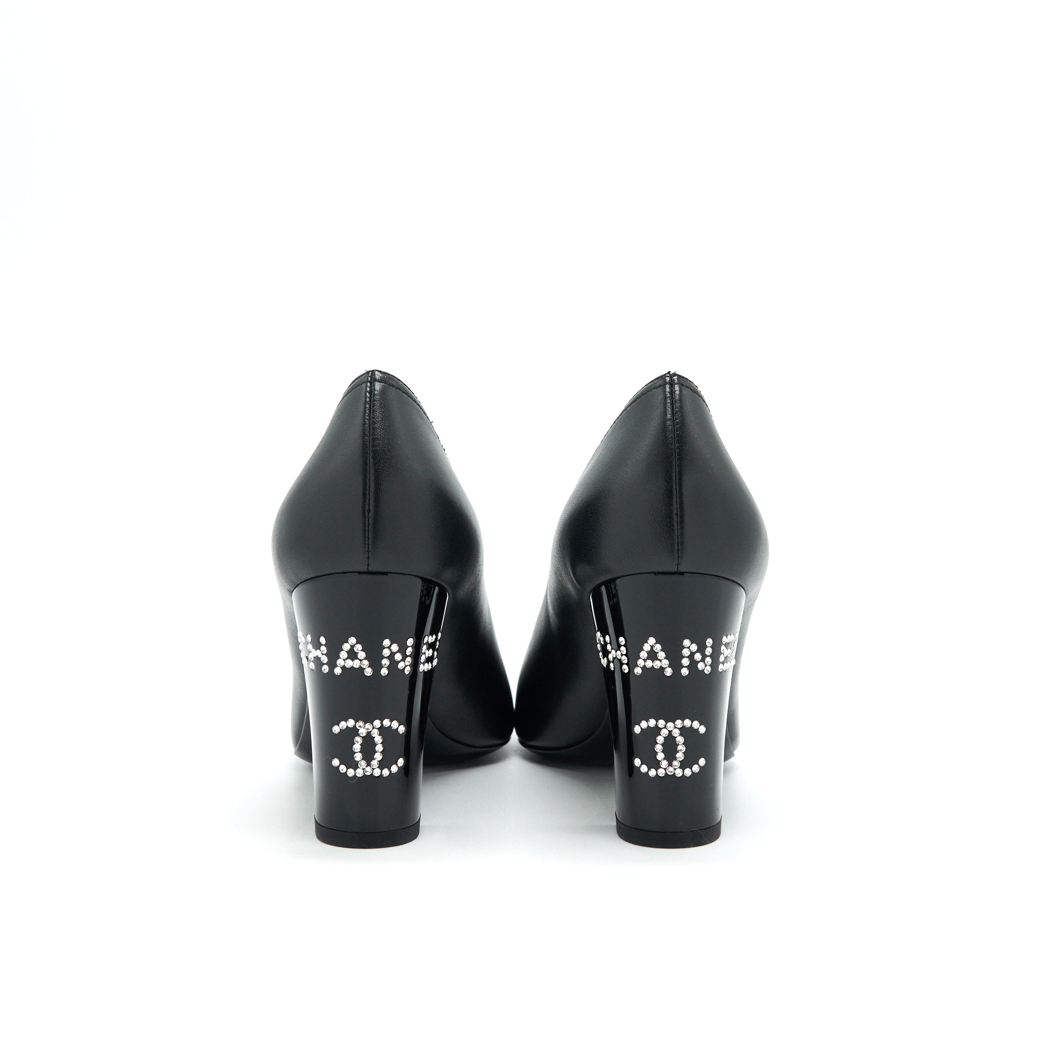 CHANEL PUMP SHOES BLACK WITH LETTER ON HEEL