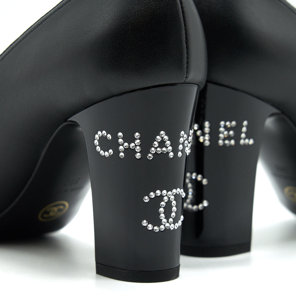 CHANEL PUMP SHOES BLACK WITH LETTER ON HEEL