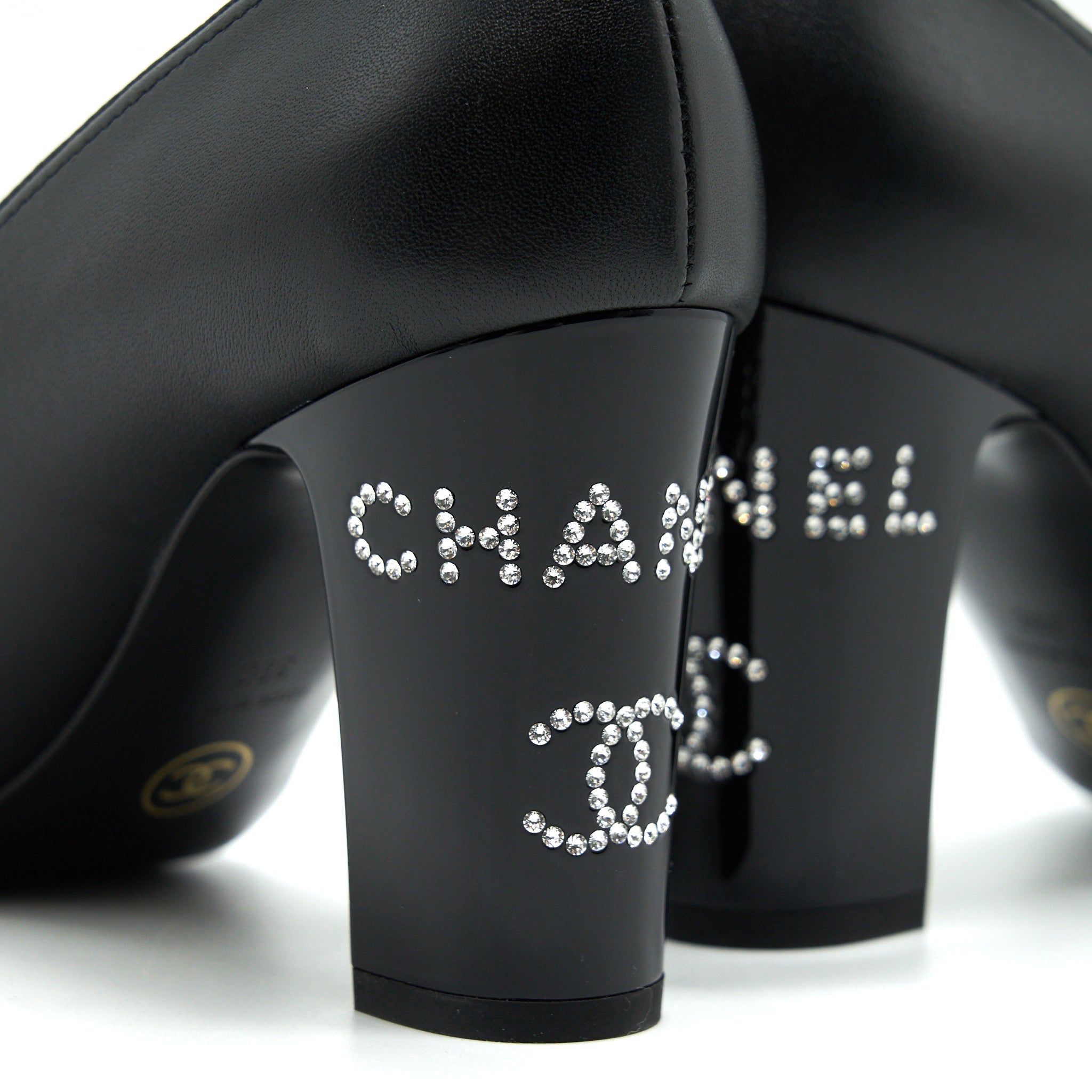 CHANEL PUMP SHOES BLACK WITH LETTER ON HEEL