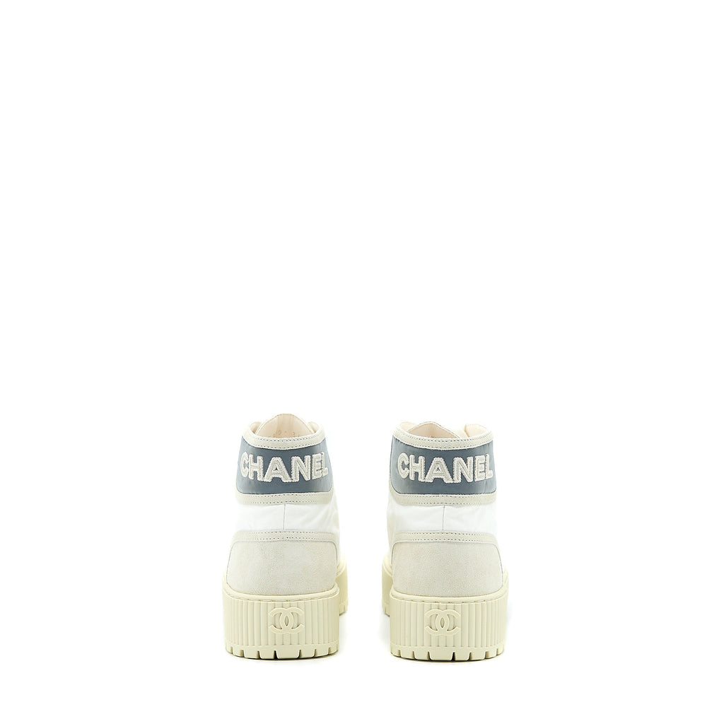 CHANEL HIGH TOP SNEAKER SUEDE/FABRIC WHITE/LIGHT GREY