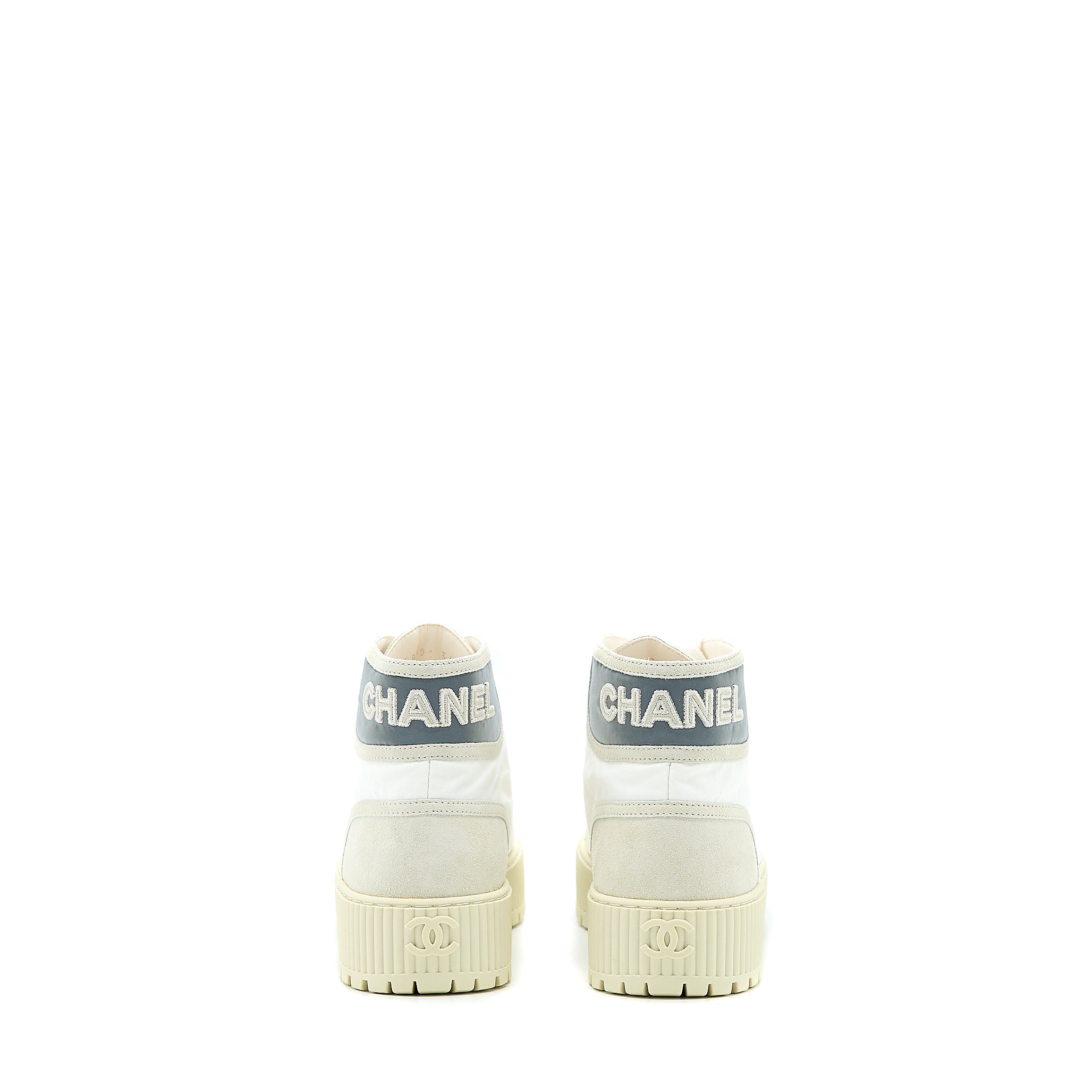 CHANEL HIGH TOP SNEAKER SUEDE/FABRIC WHITE/LIGHT GREY