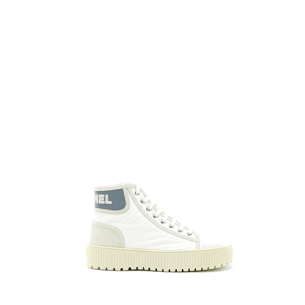 CHANEL HIGH TOP SNEAKER SUEDE/FABRIC WHITE/LIGHT GREY