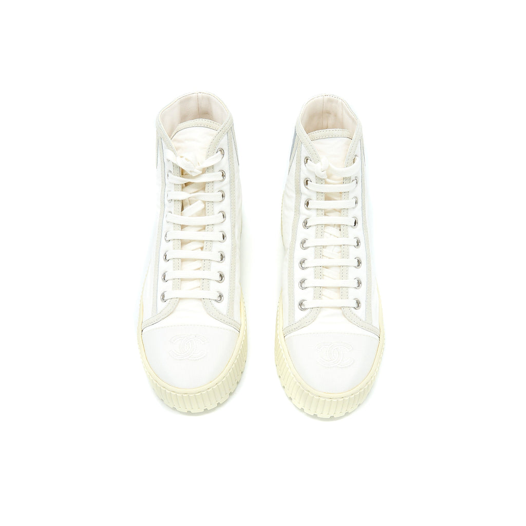 CHANEL HIGH TOP SNEAKER SUEDE/FABRIC WHITE/LIGHT GREY