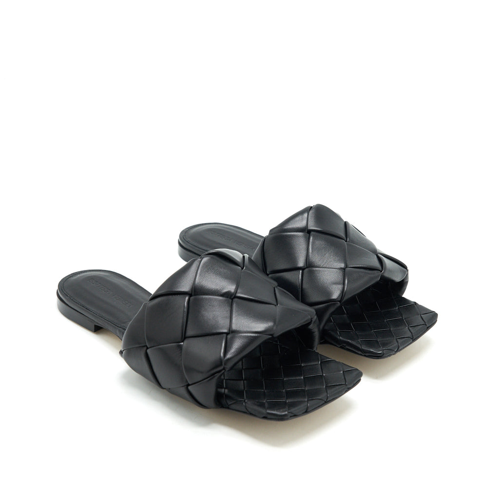 BOTTEGA VENETA LIDO FLAT SANDALS BLACK
