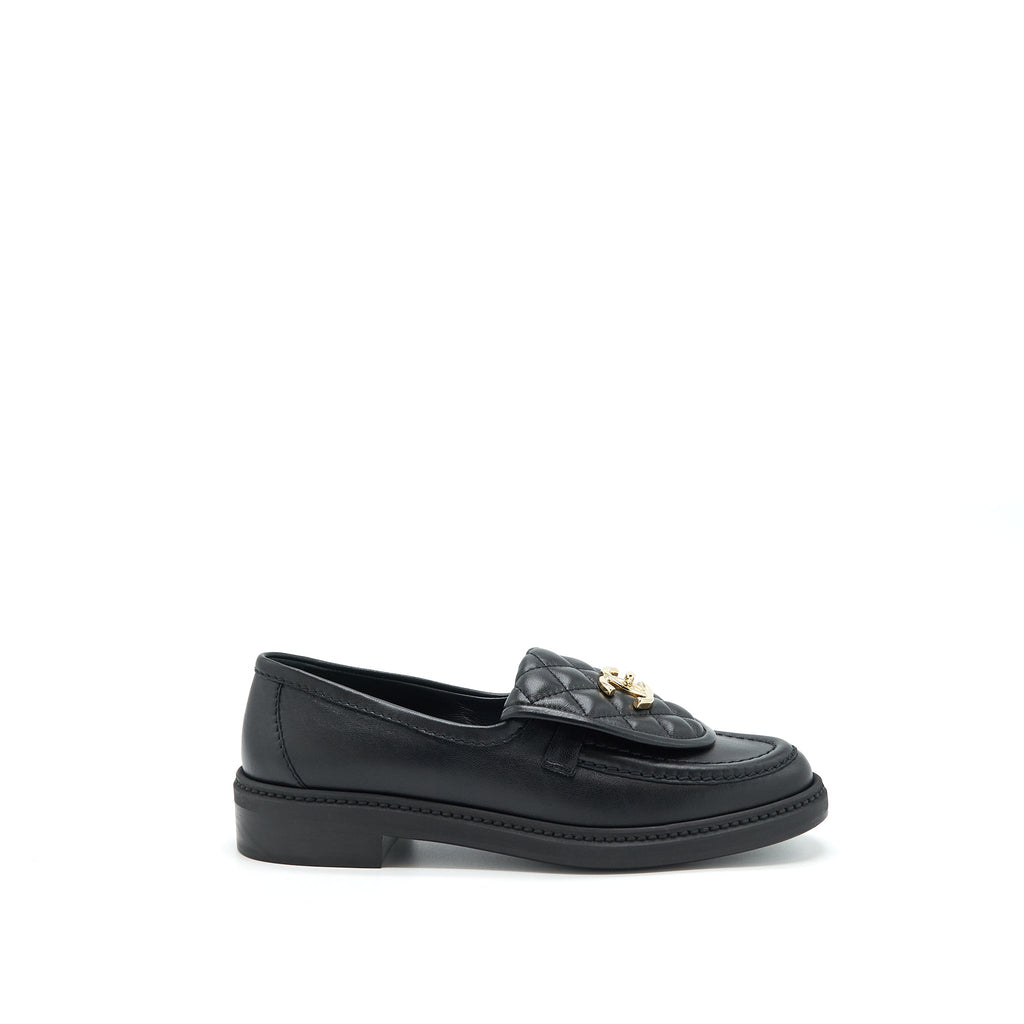 CHANEL 22S QUILTED CC LOGO LOAFER BLACK LGHW