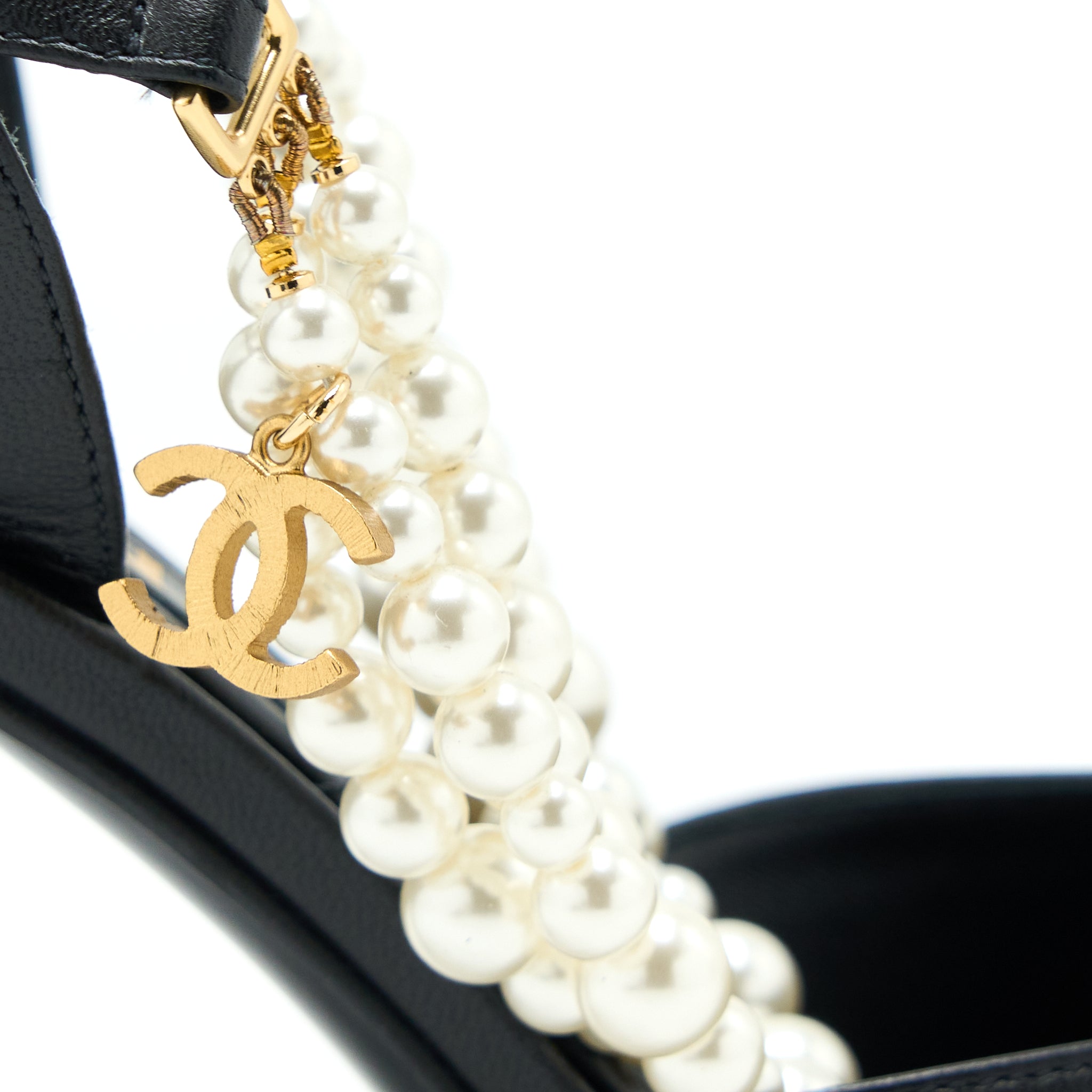 CHANEL HEEL WITH PEARL LEATHER/FABRIC BLACK GHW
